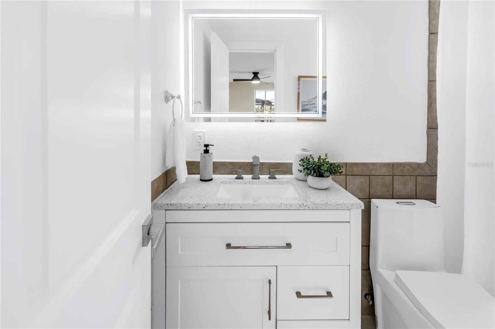 Guest bedroom en-suite bathroom.