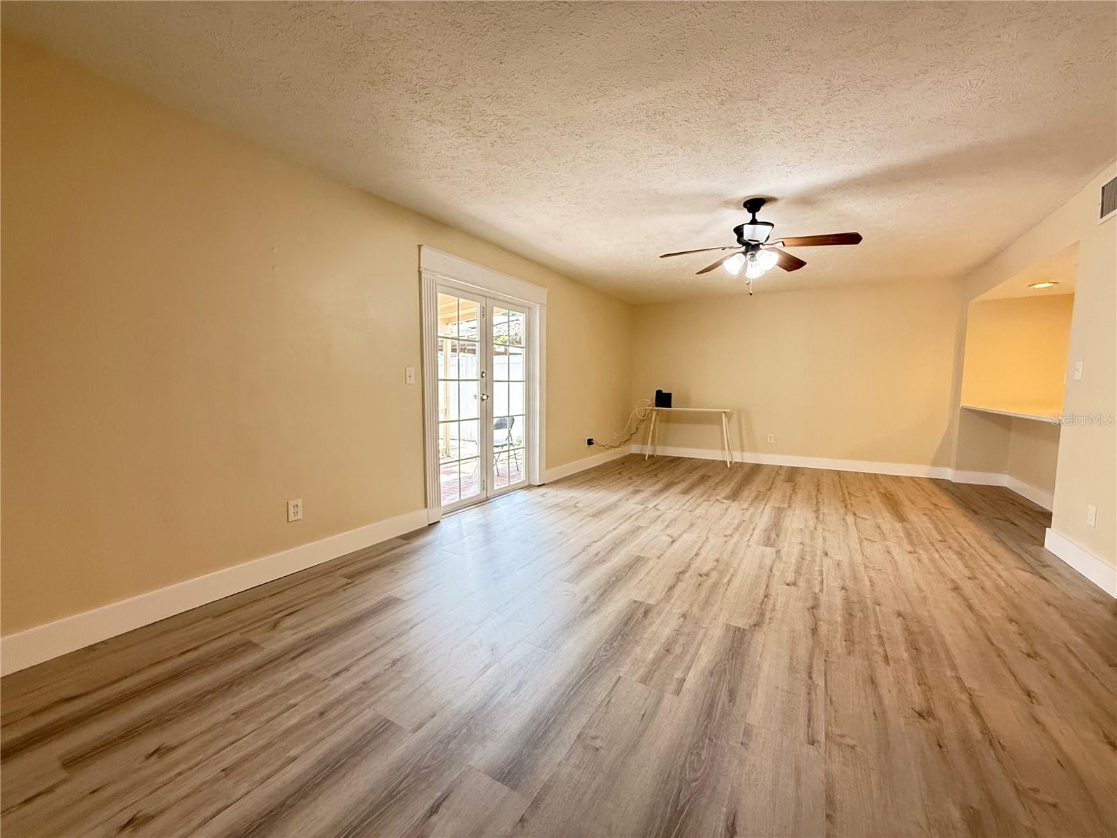 Split Living Room - dining room
