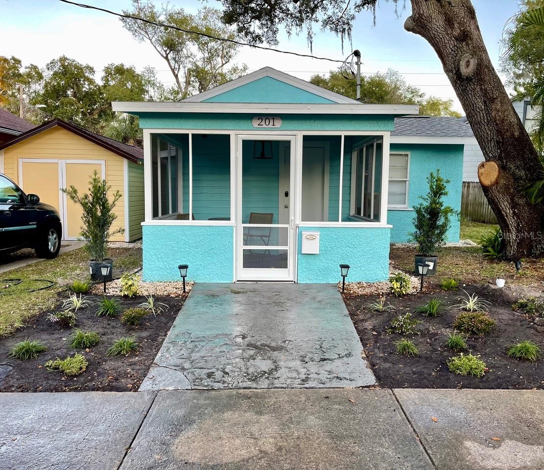 201 Pennsylvania1 bed 1 bath on same lot