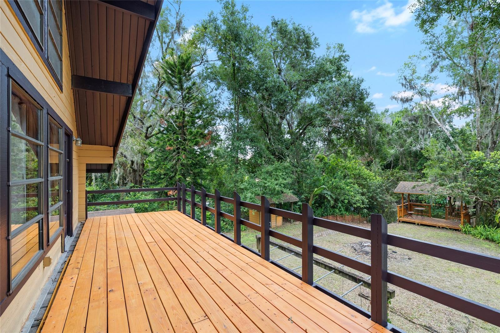 2nd story deck off of the living room