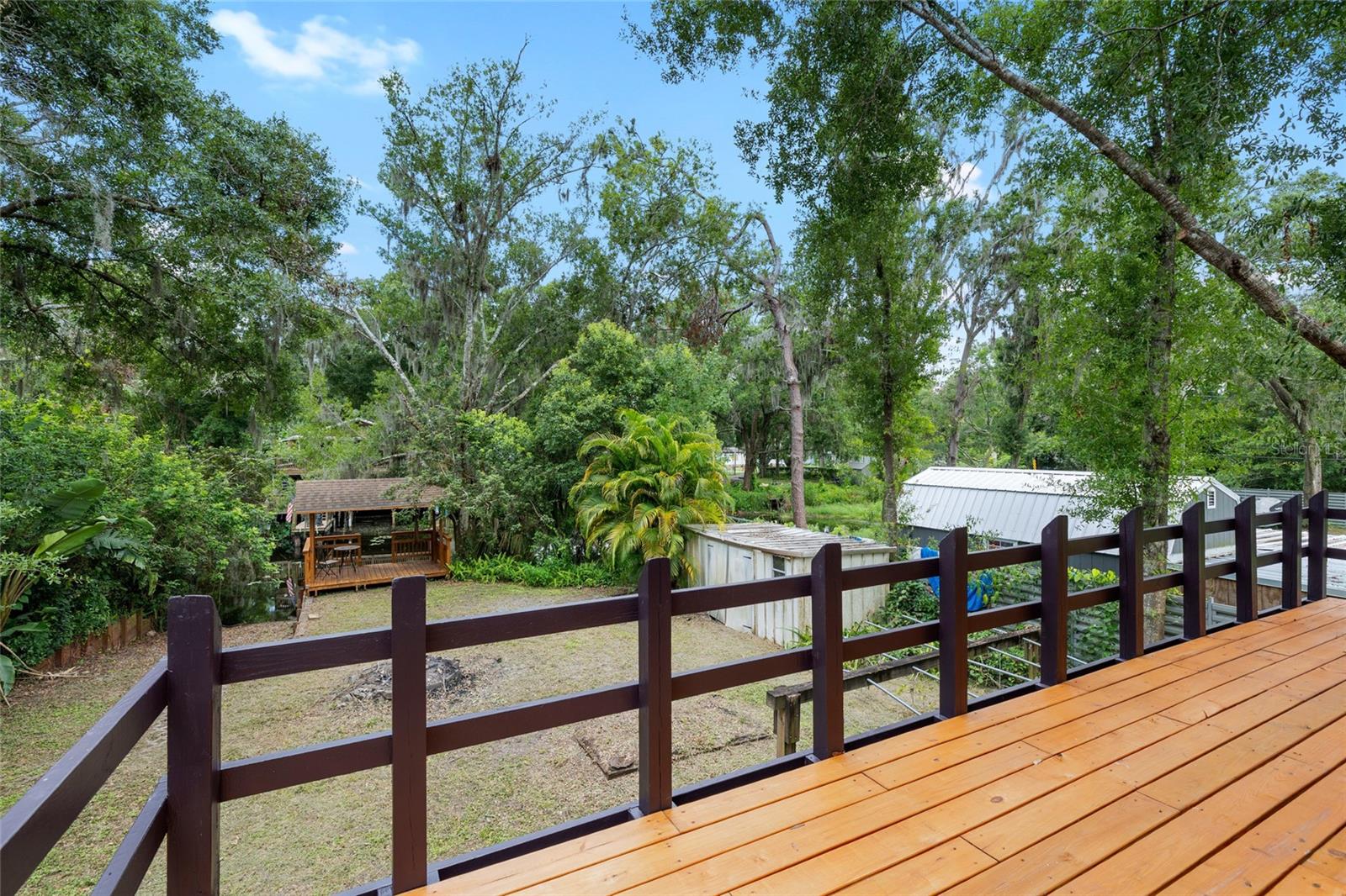2nd story deck off of the living room