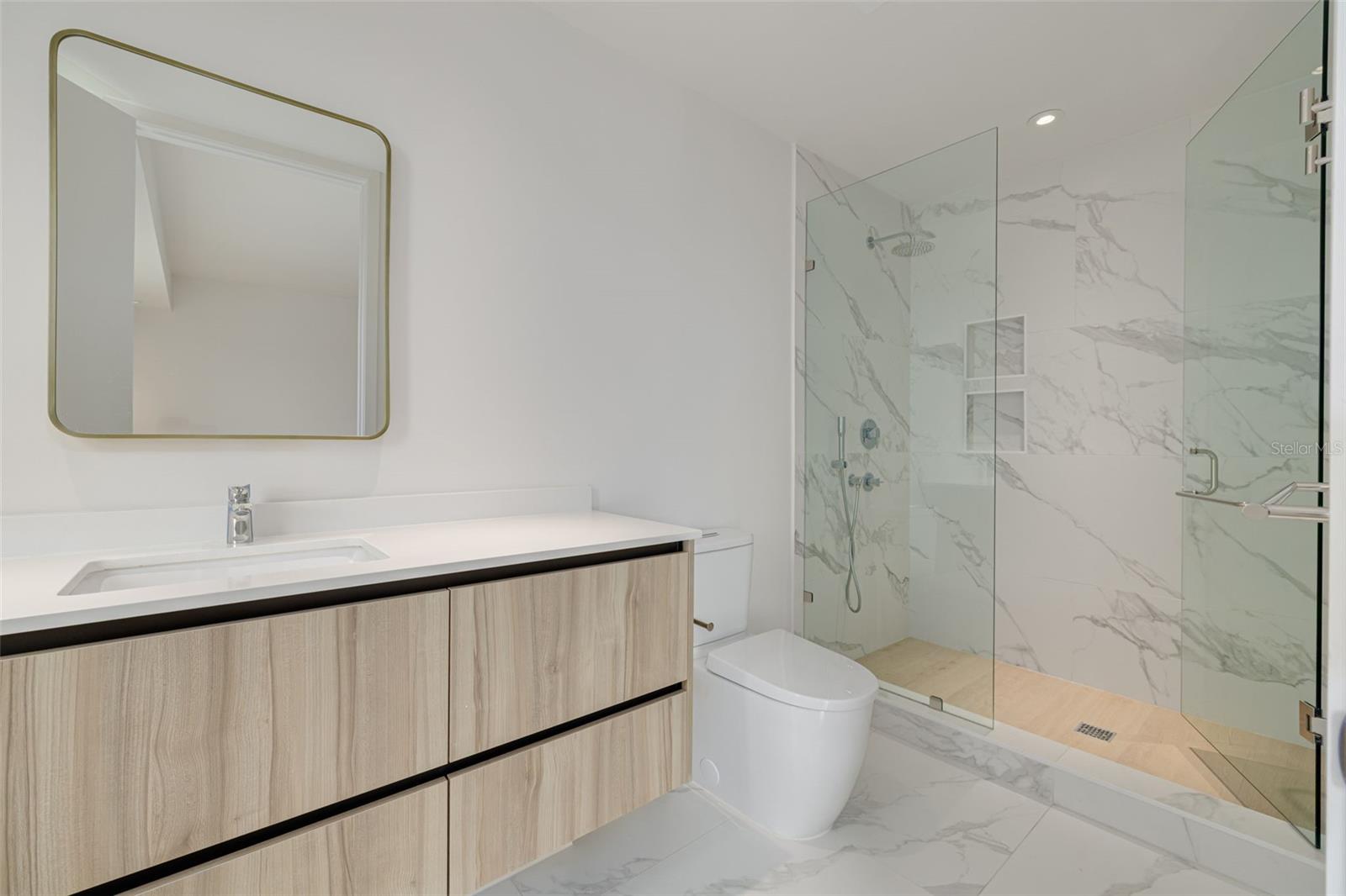 Bath 2 (en-suite)