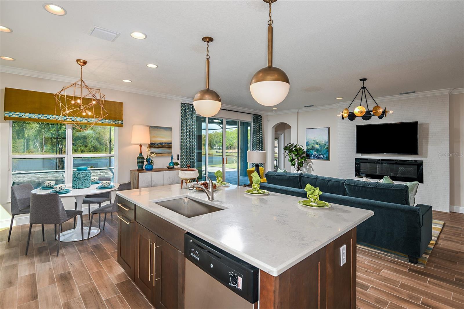 Kitchen/ Family Room