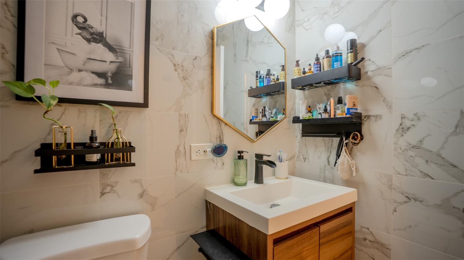 BATHROOM 1