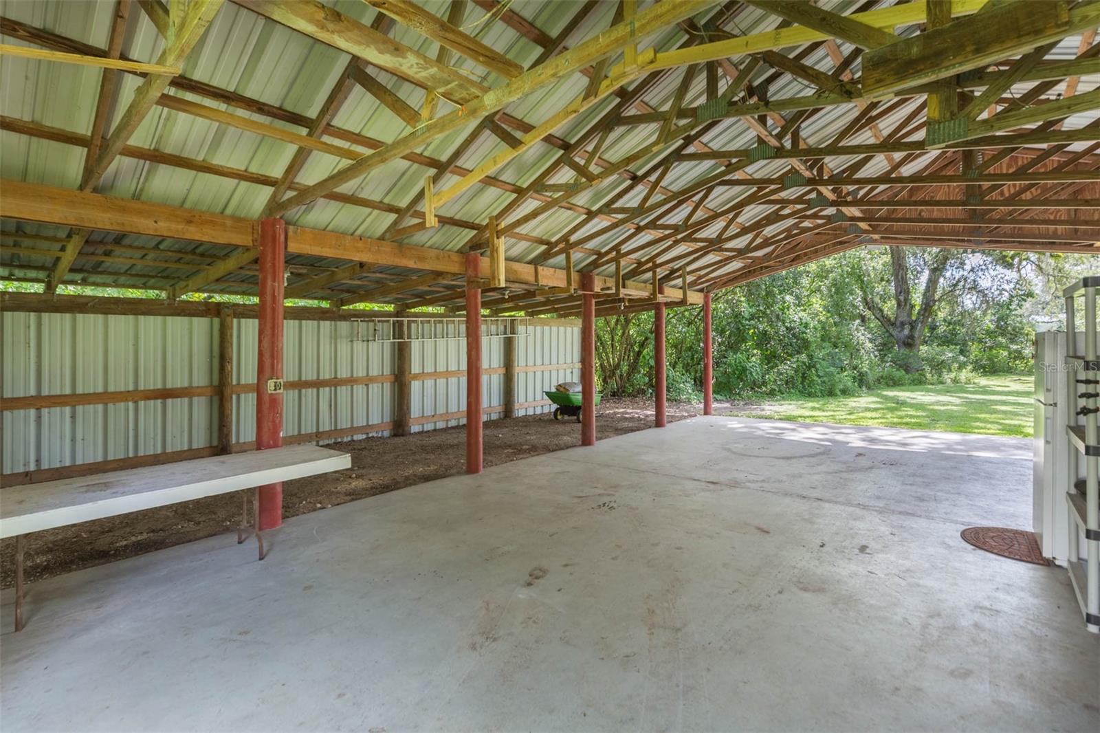 40'x43 Barn with feed and tack rooms
