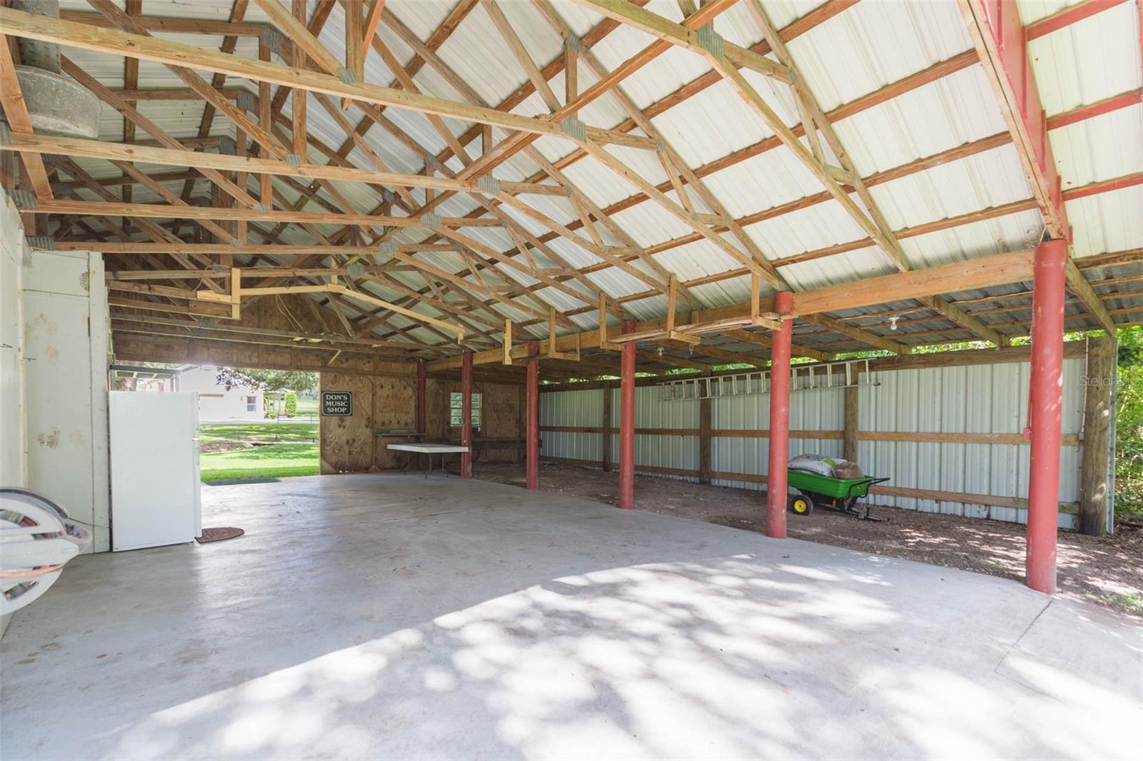 40'x43 Barn with feed and tack rooms