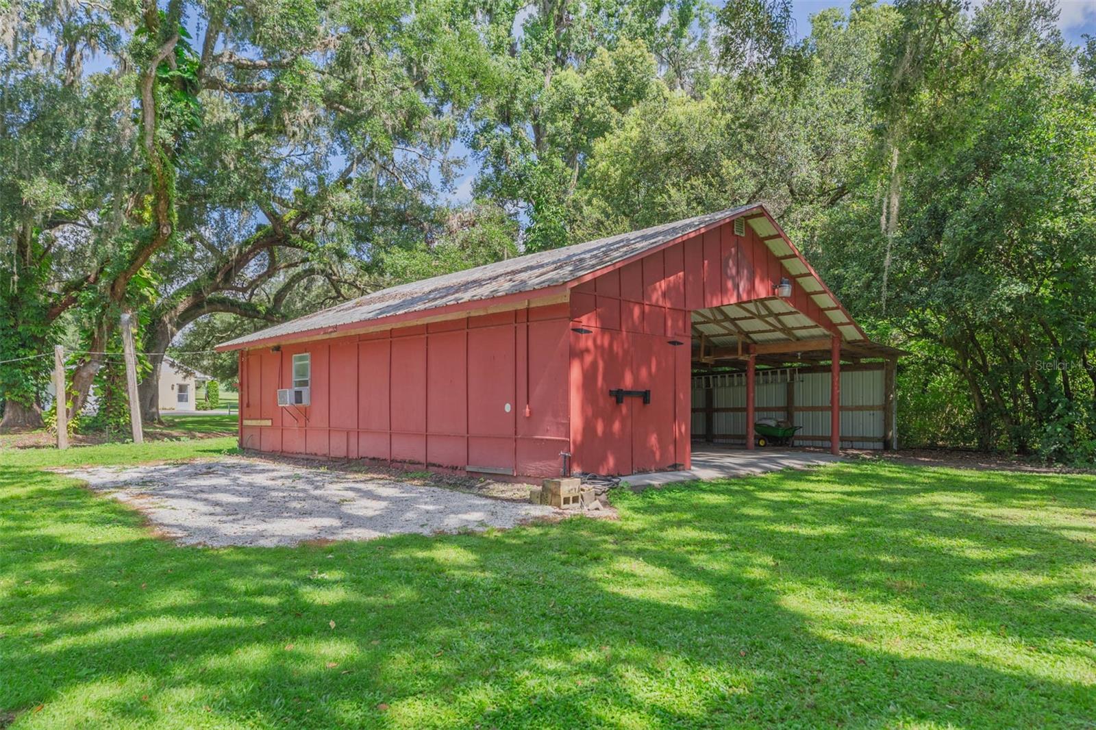 40'x43 Barn with feed and tack rooms