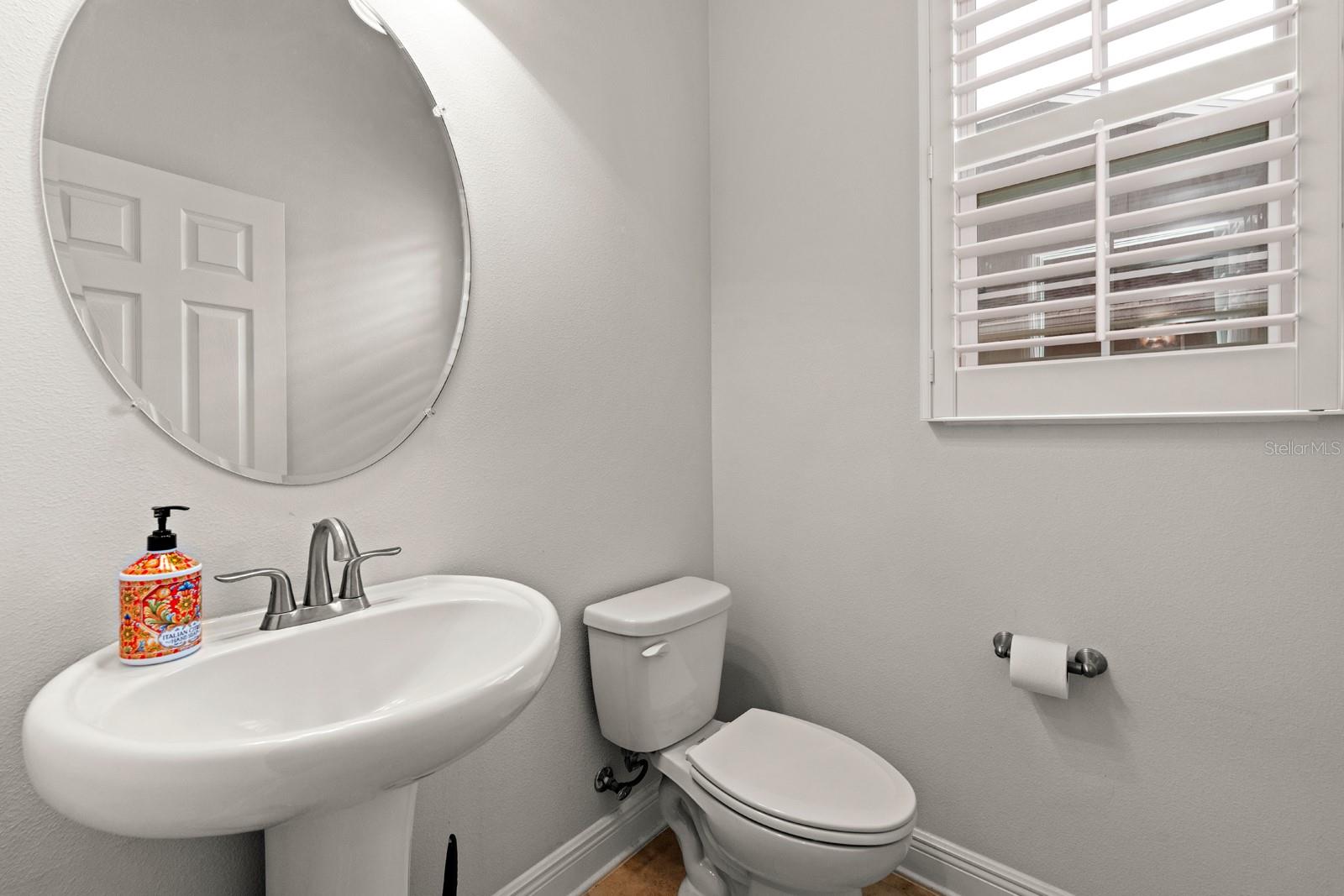 1/2 bath off of the flex room