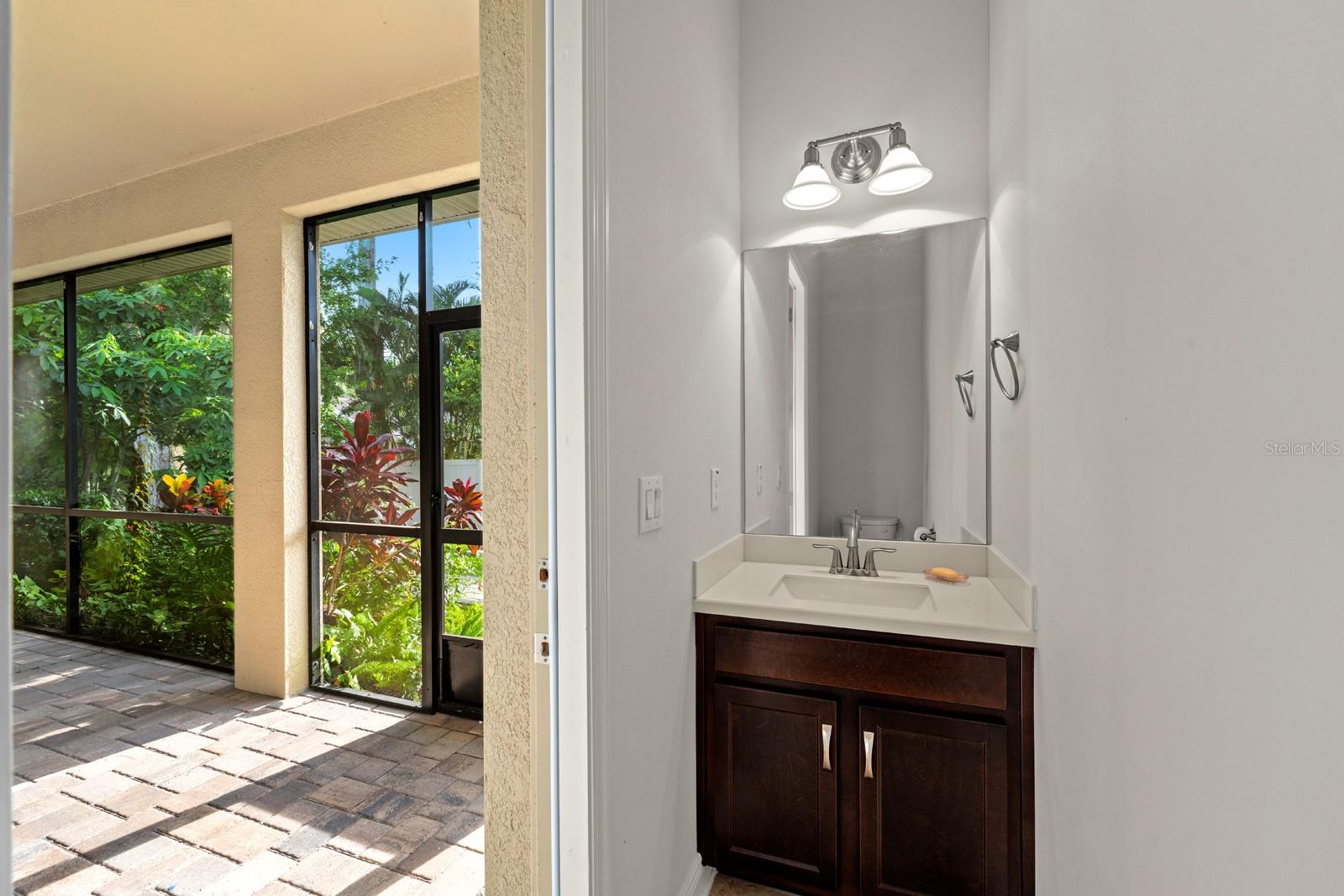 1/2 bath off the lanai