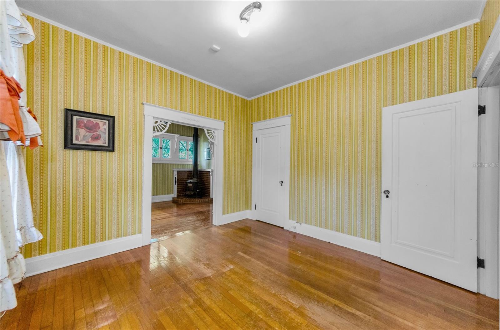 Primary Bedroom w/walk in closet