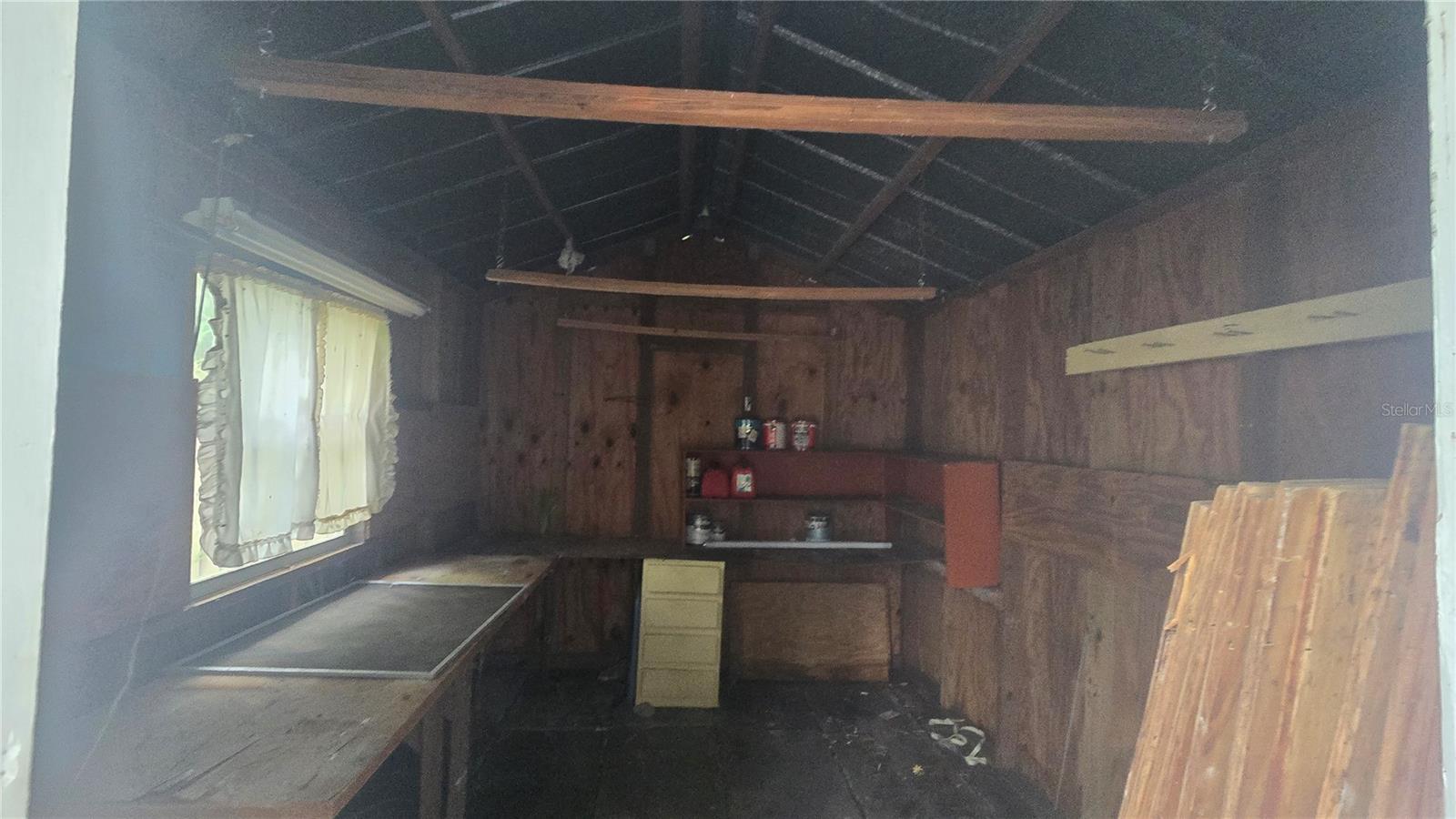 Shed (12'5"x10') Lots of storage space