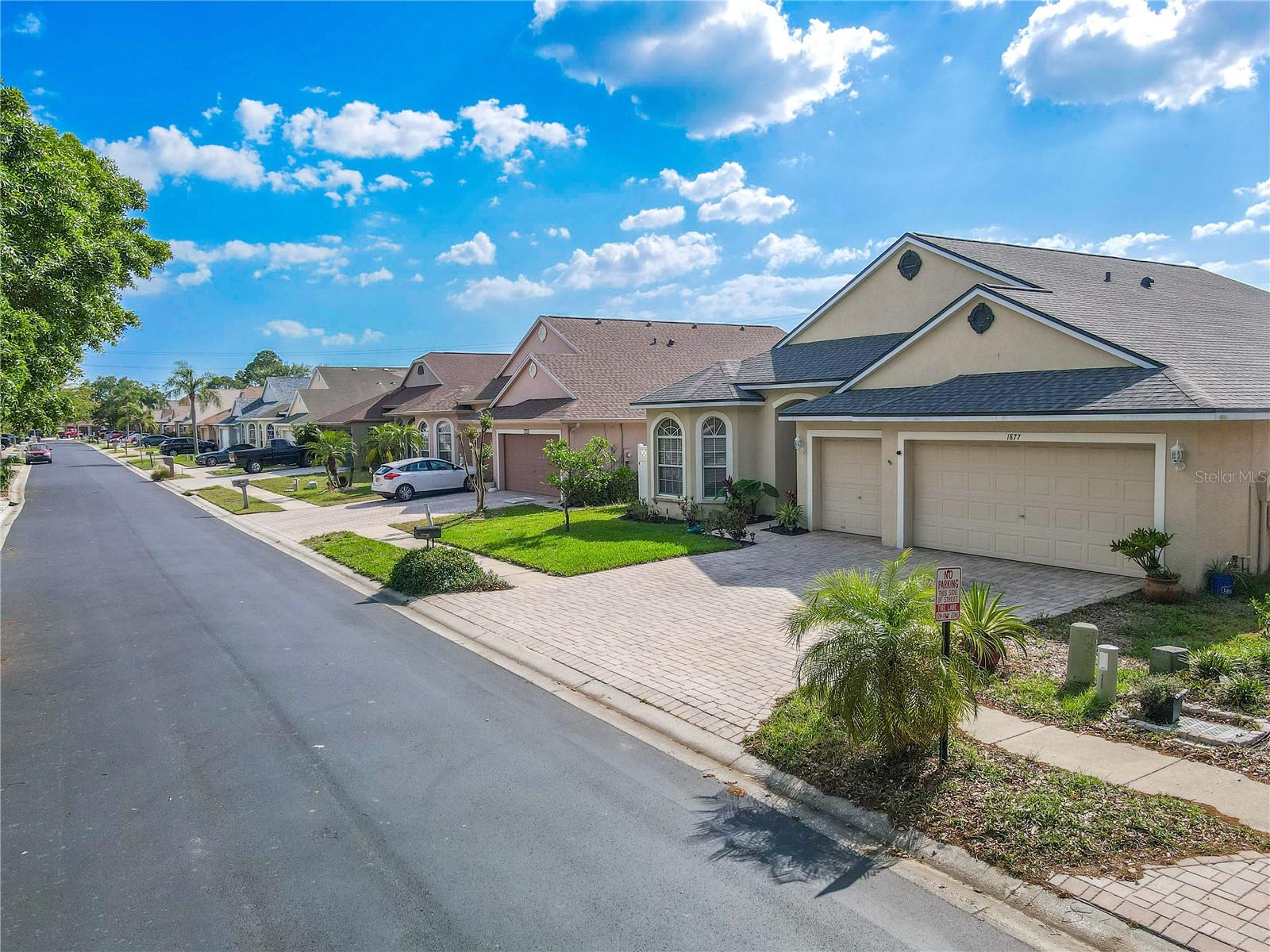 And location? It doesn’t get better. Just minutes from the famous Sponge Docks, bayous, and Gulf beaches like Fred Howard Park and Sunset Beach.