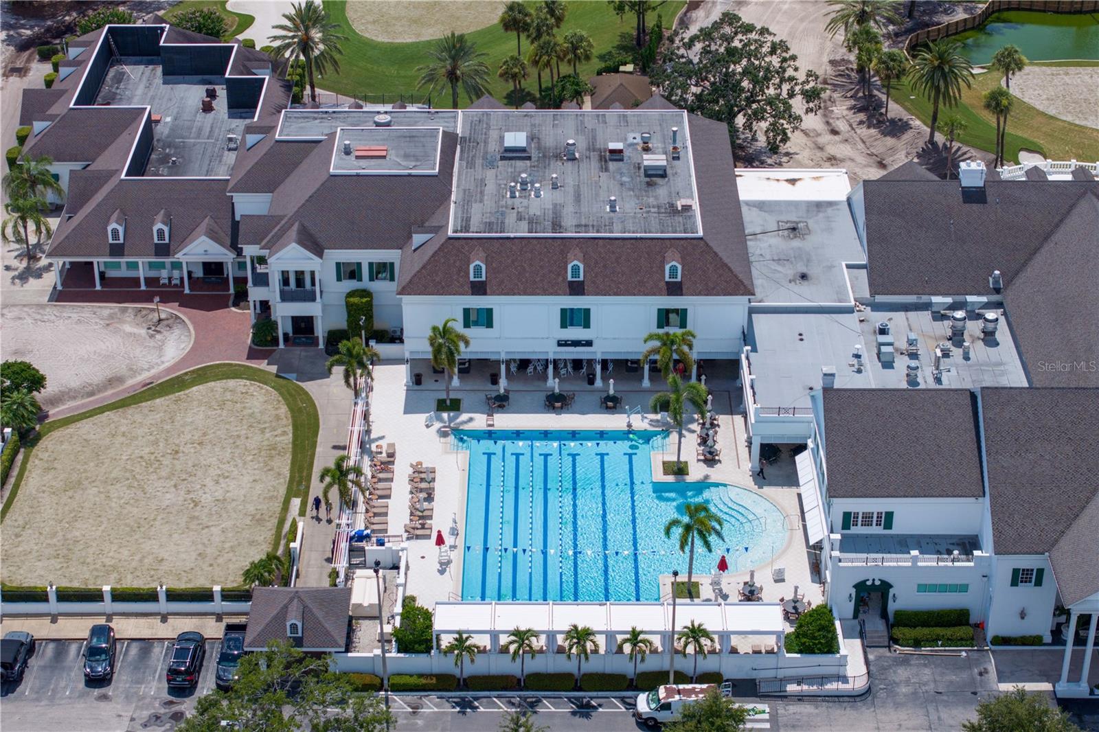 Palma Ceia Golf & Country located just down the street.