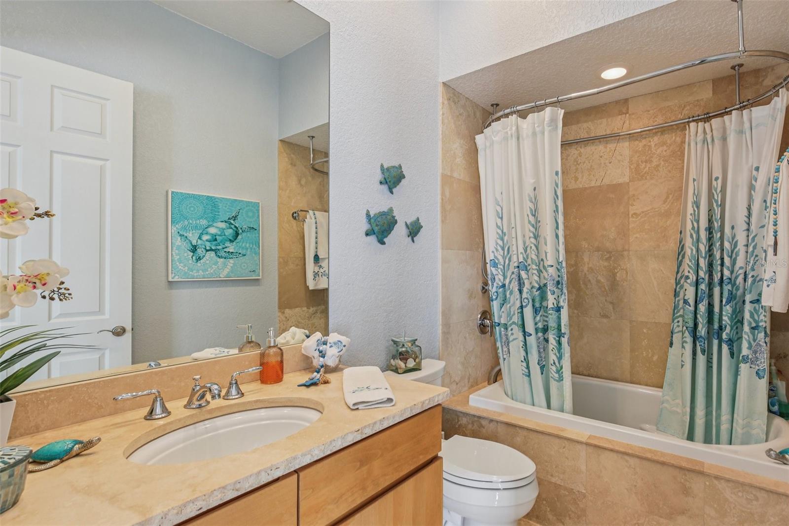Bath 1 with large soaking tub