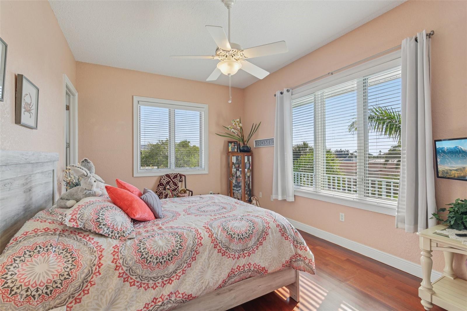 Bed 2to the right of the home with 10' ceilings