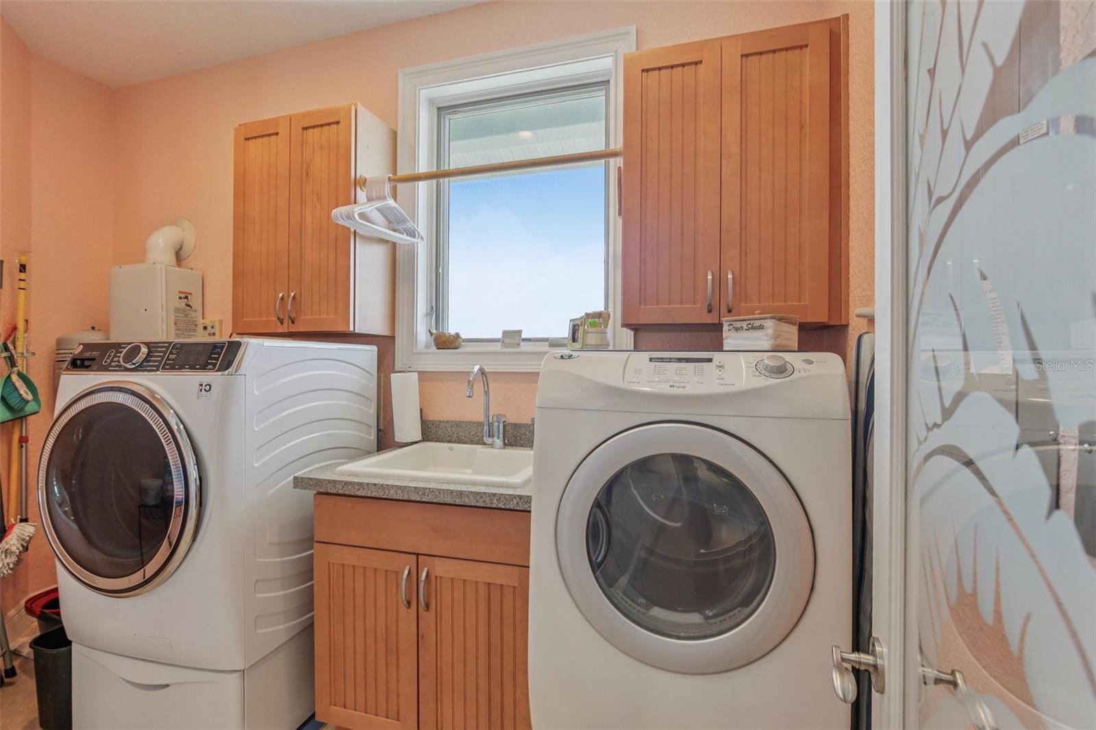 Spacious Laundry room with Utility tub