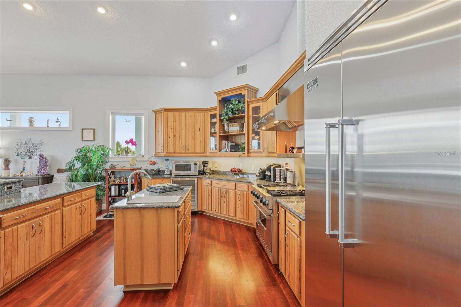 Large Kitchen Great for entertaining