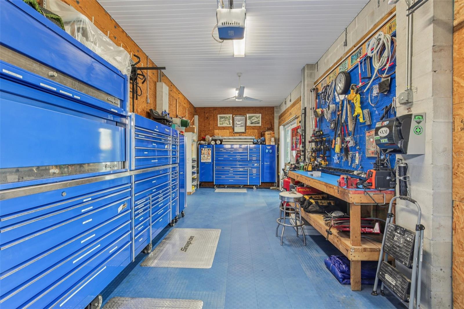 3rd Separate Bay for the car enthusiast