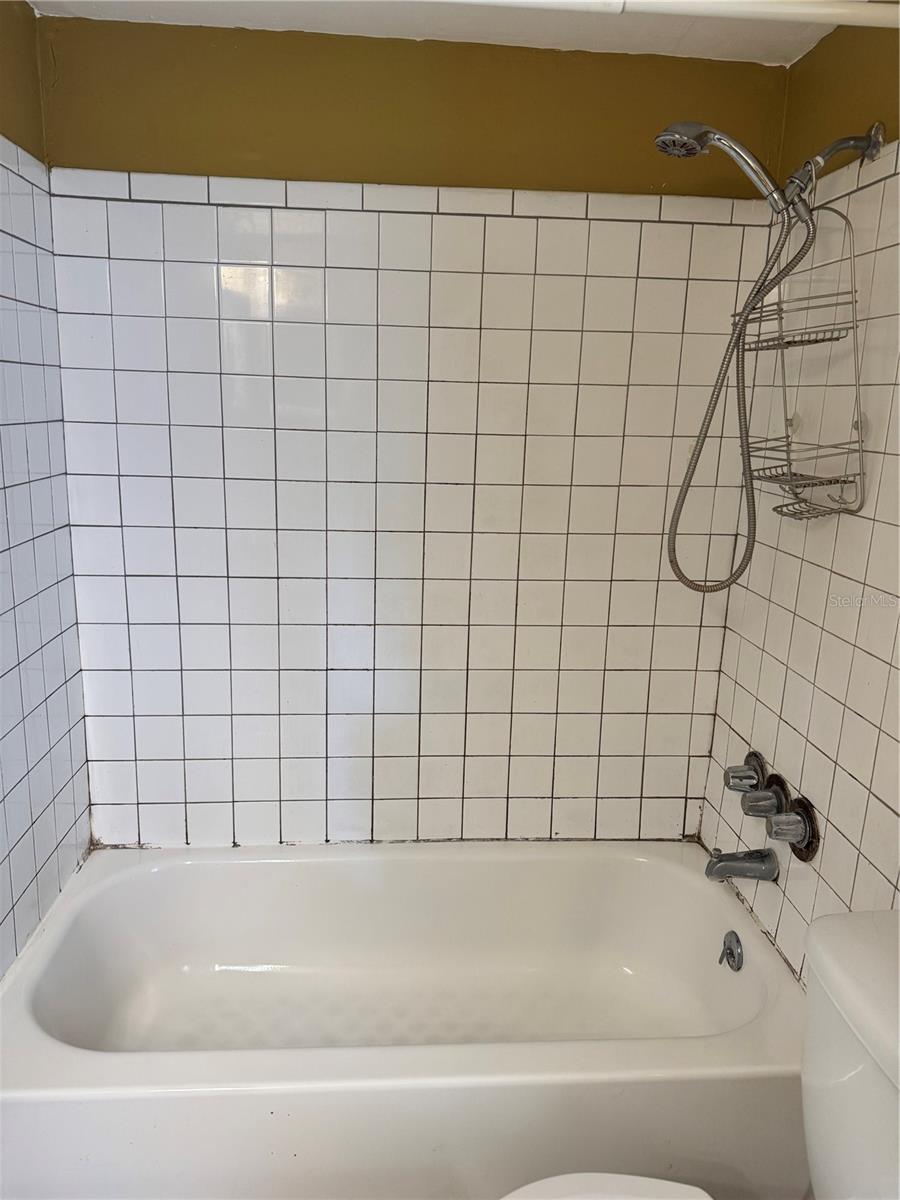 TB8406394