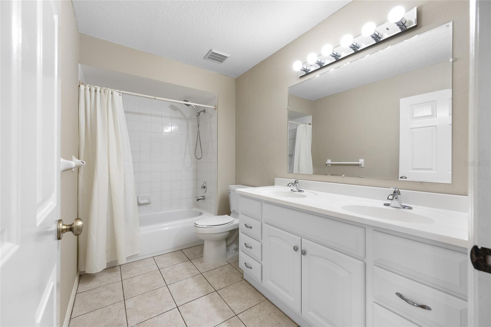Stylish Second Full Bath — 3005 Pepperwood Ln W Offers a Bright, Well-Maintained Second Bathroom Perfect for Guests or Family Use.