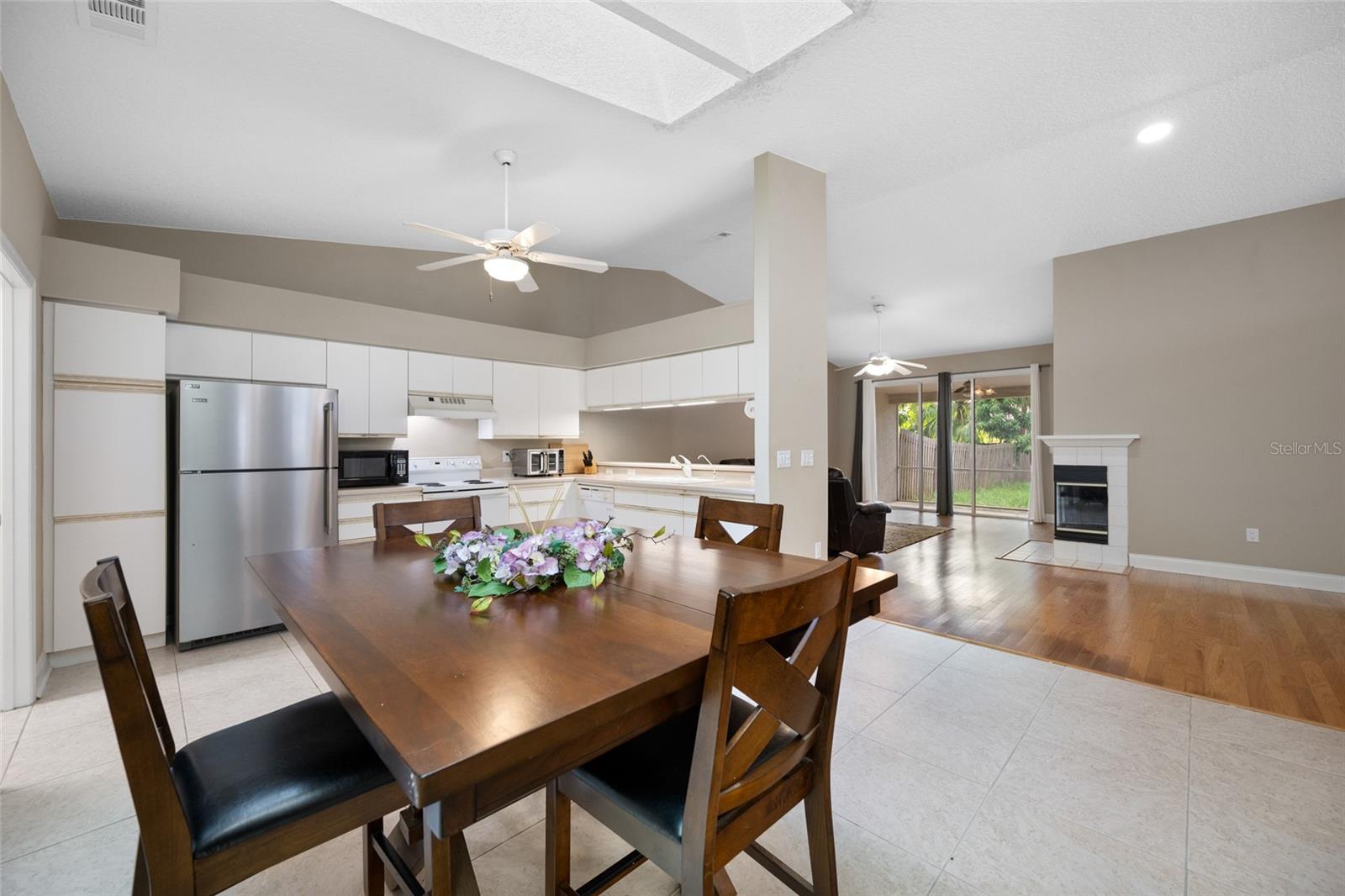 Kitchen with Dining Space — 3005 Pepperwood Ln W Offers a Spacious Eat-In Area, Ideal for Family Meals or Entertaining Guests.