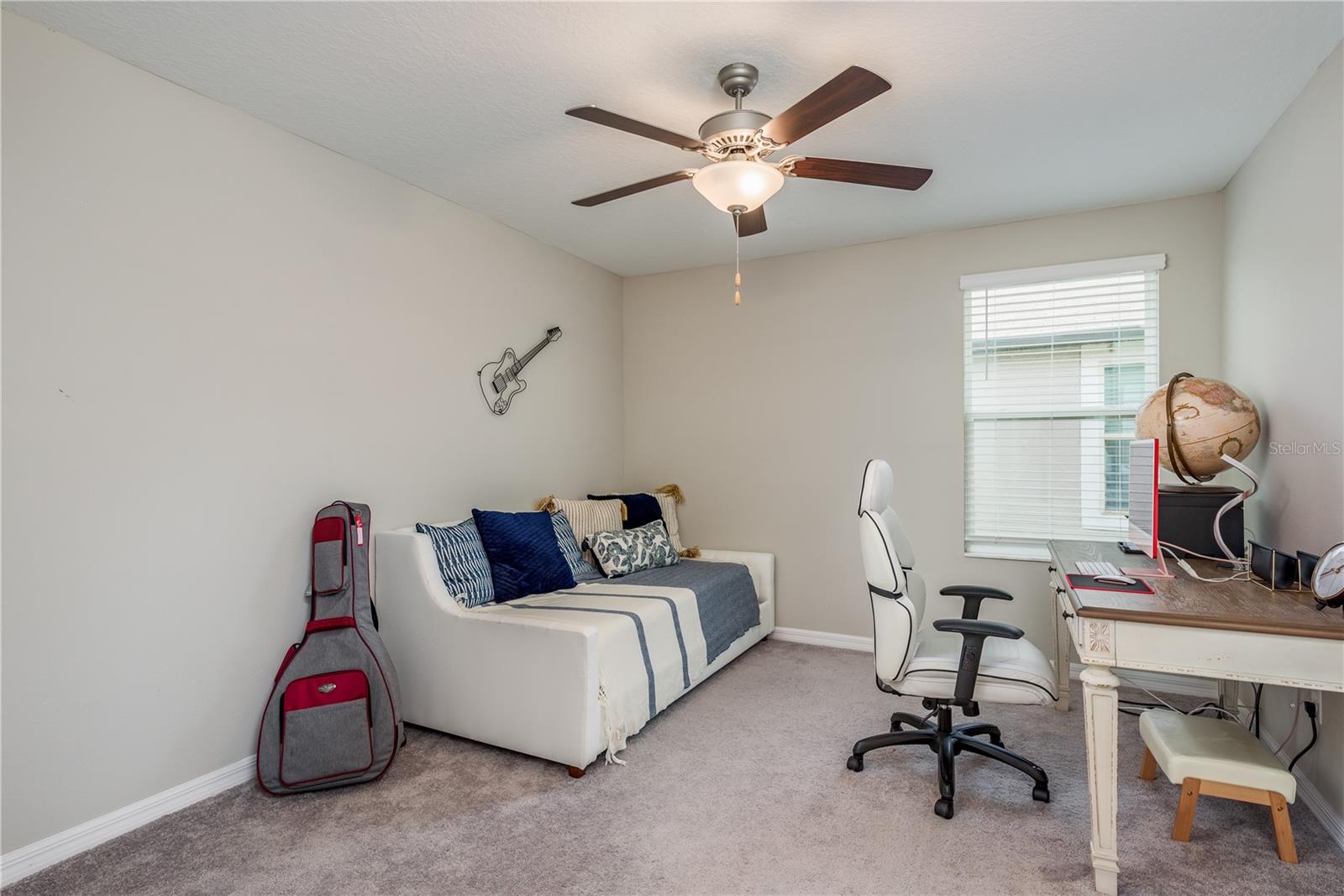 Sixth bedroom