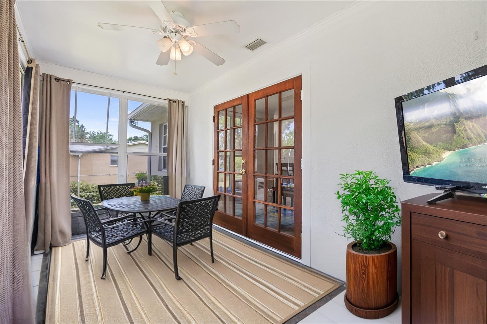 Virtually staged sunroom