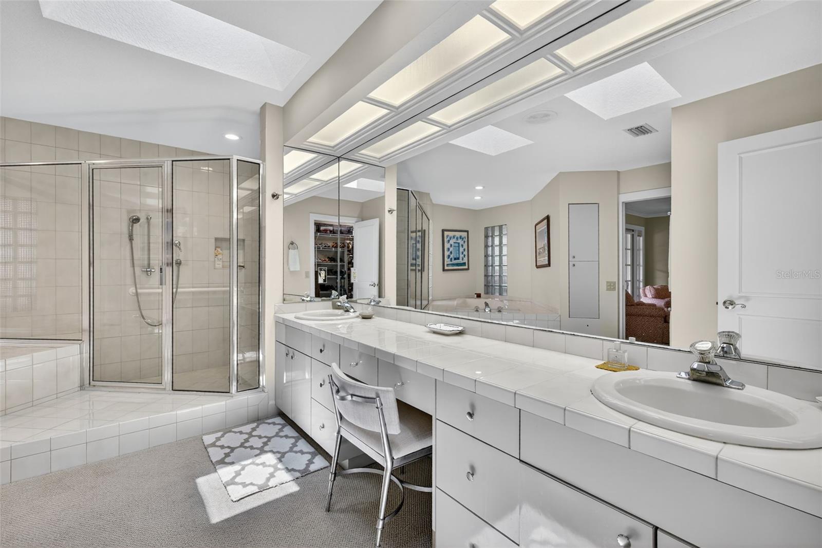Dual sinks