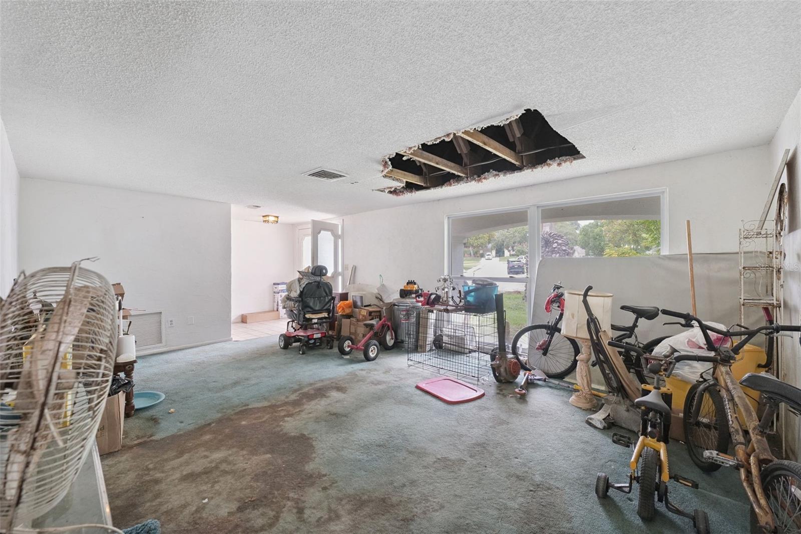 Foyer/Living Room