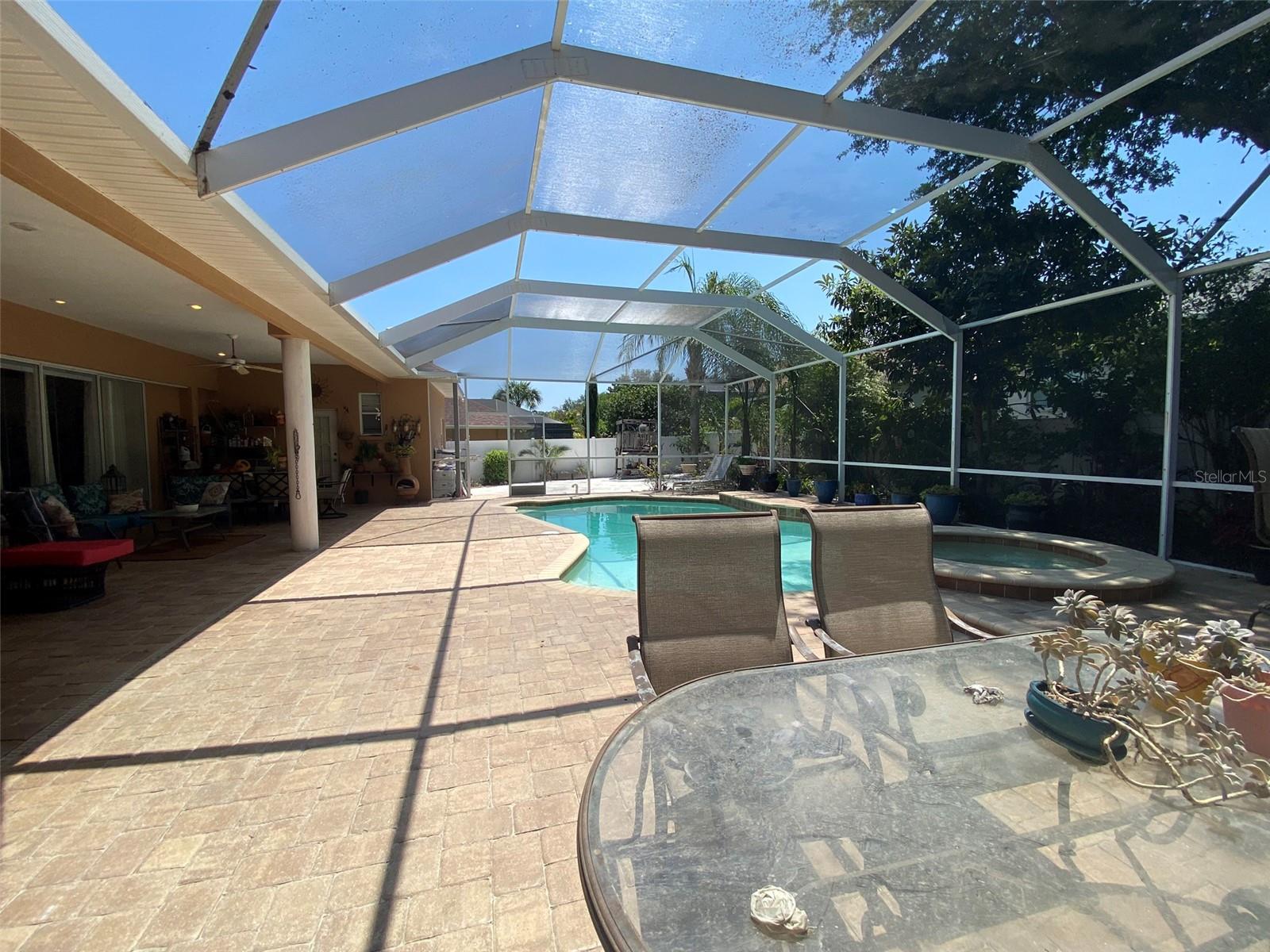 EXTRA LARGE LANAI