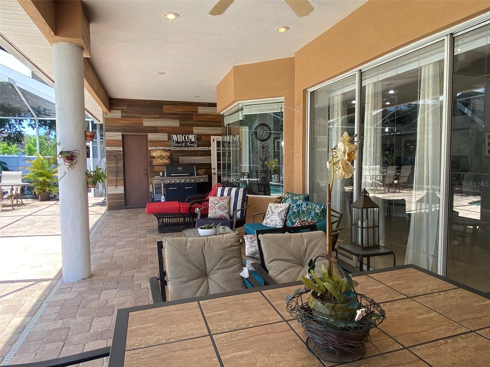 SLIDING GLASS DOOR POCKETS IN