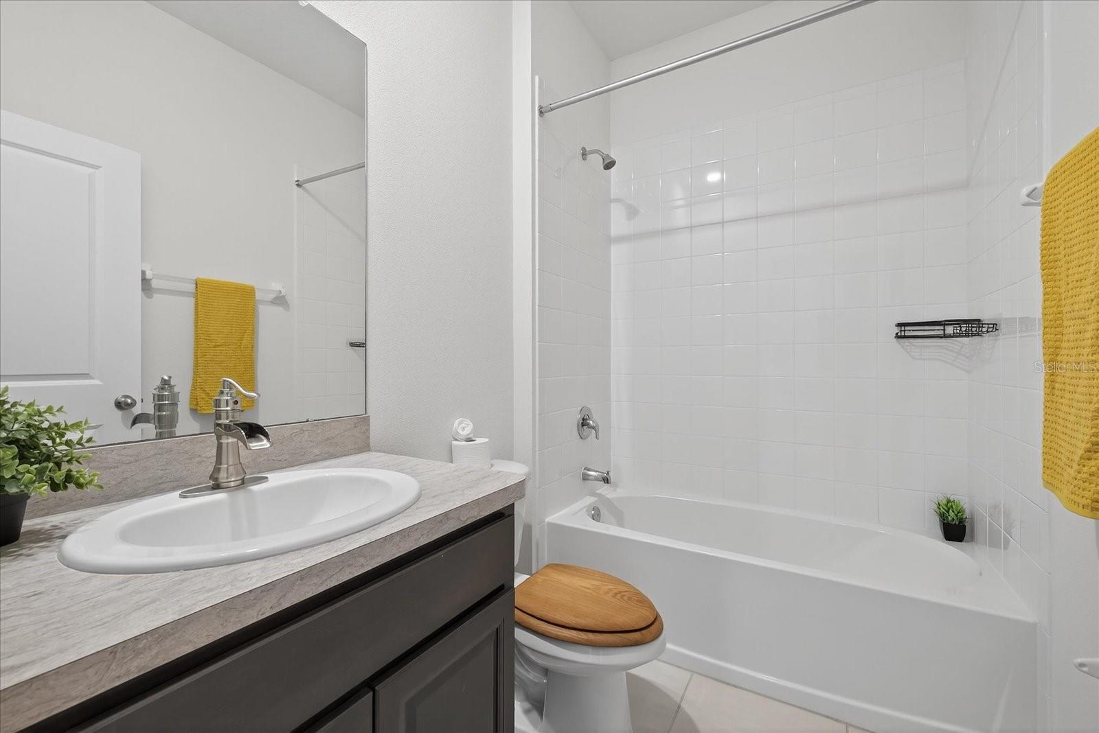 Full guest bath