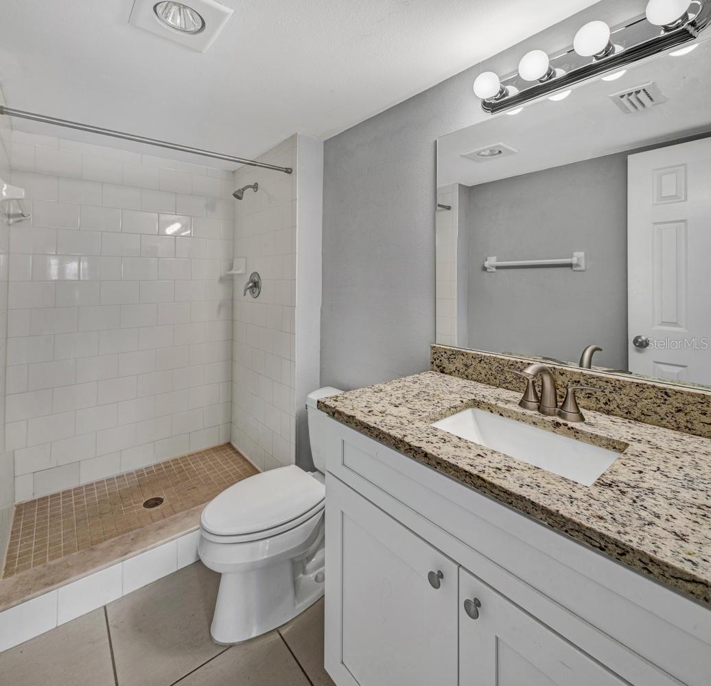 primary bathroom en-suite