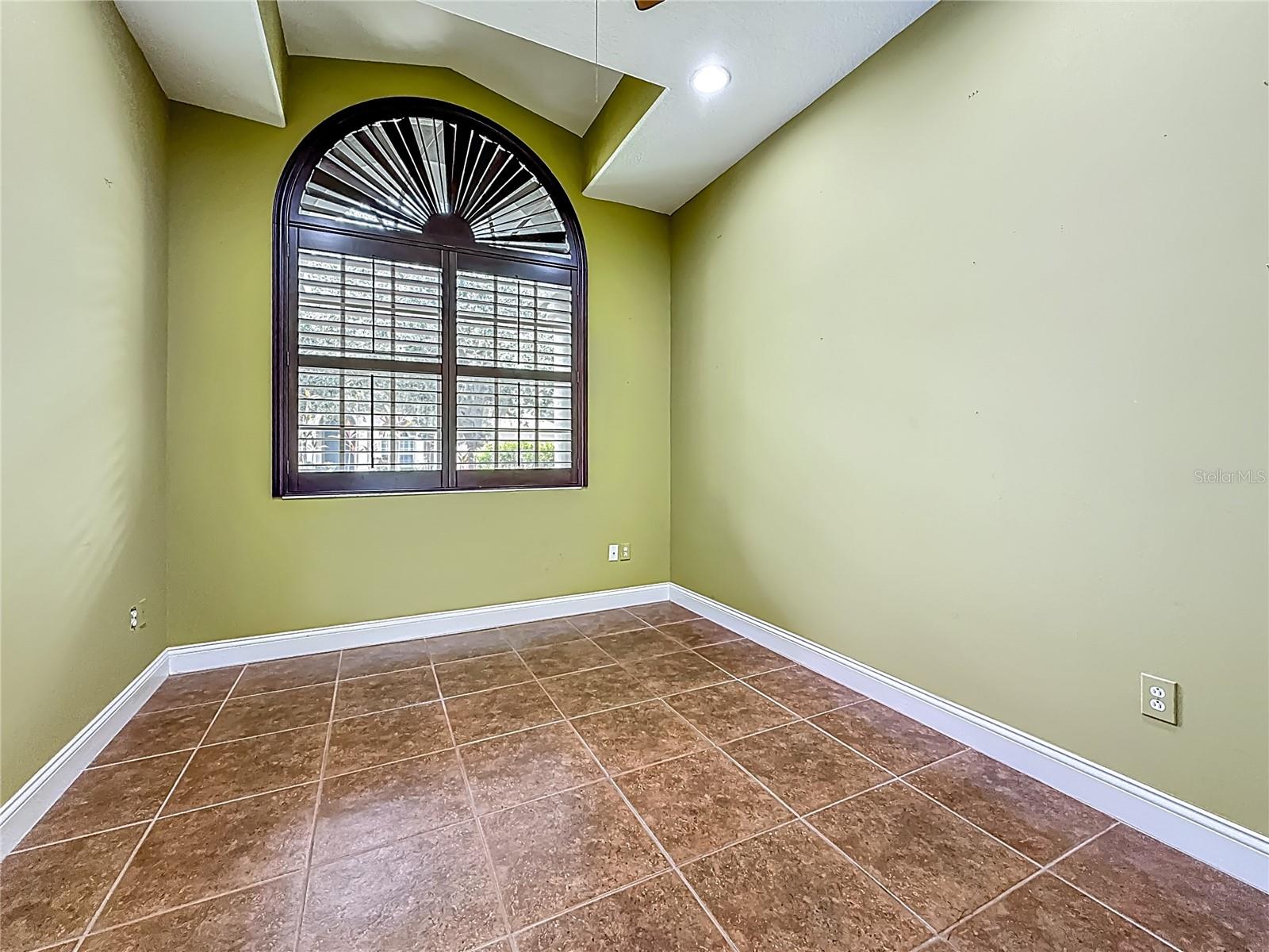 office/ Bonus Room