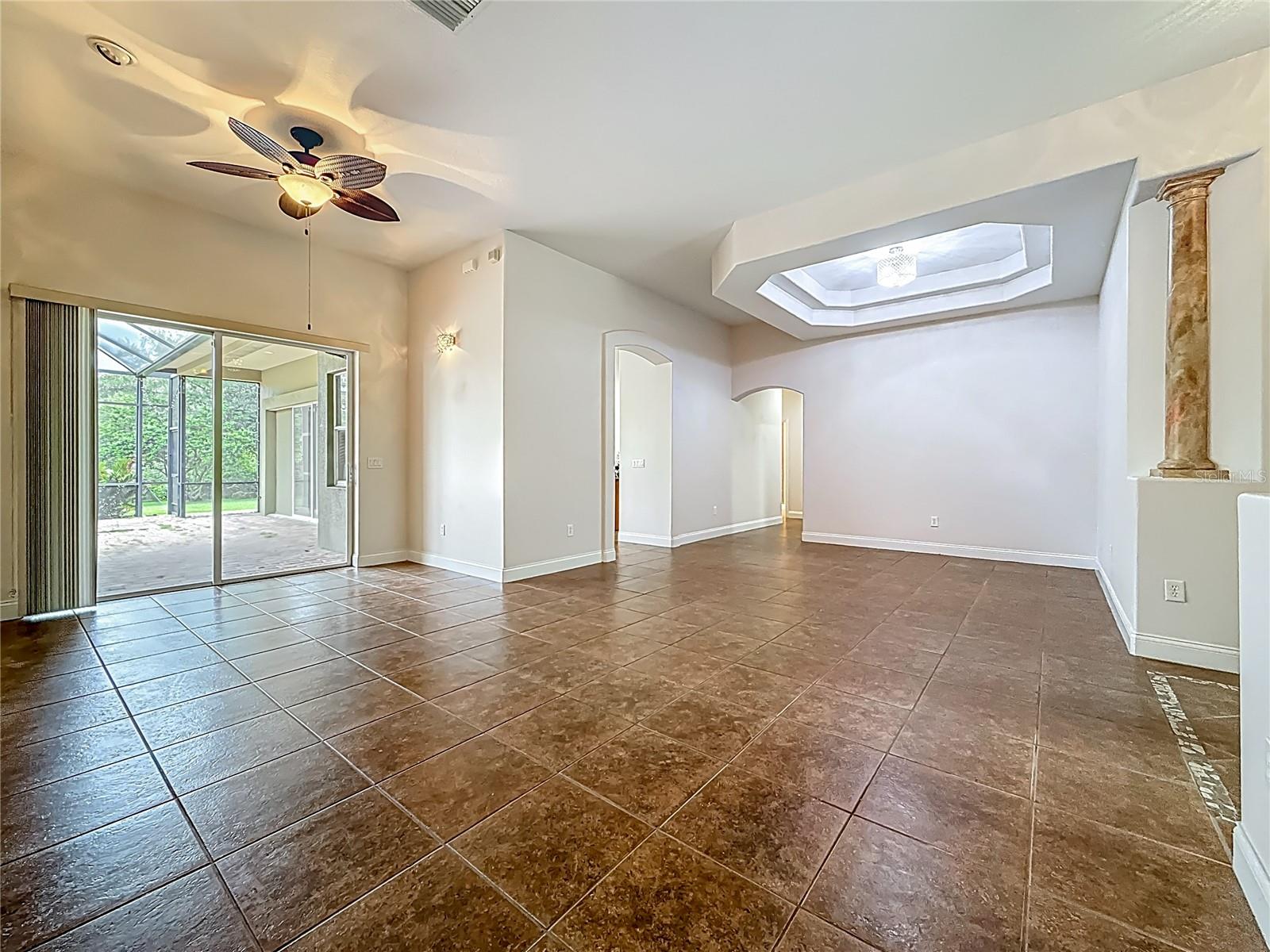 Dinning/ Formal Living Tray Ceiling