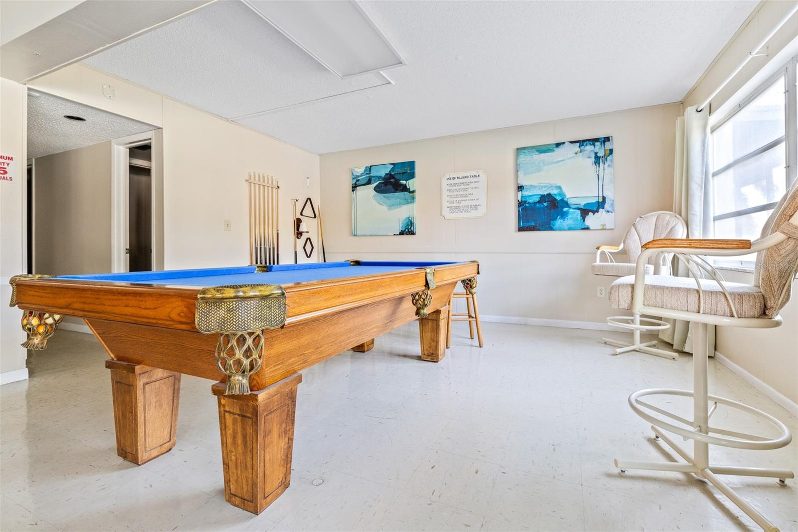 POOL TABLE CLUB HOUSE