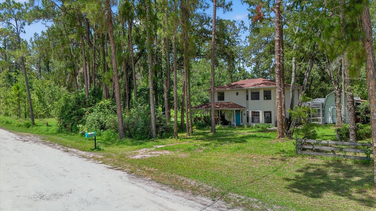 Extra Privacy. Country Living Close to the City