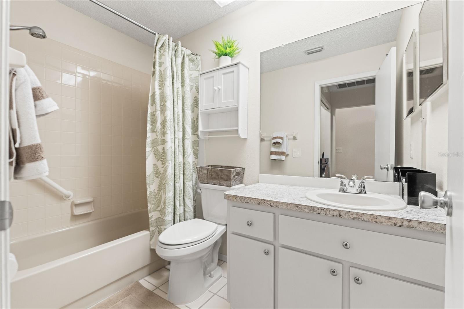 Guest Bathroom with Tub/Shower Combo