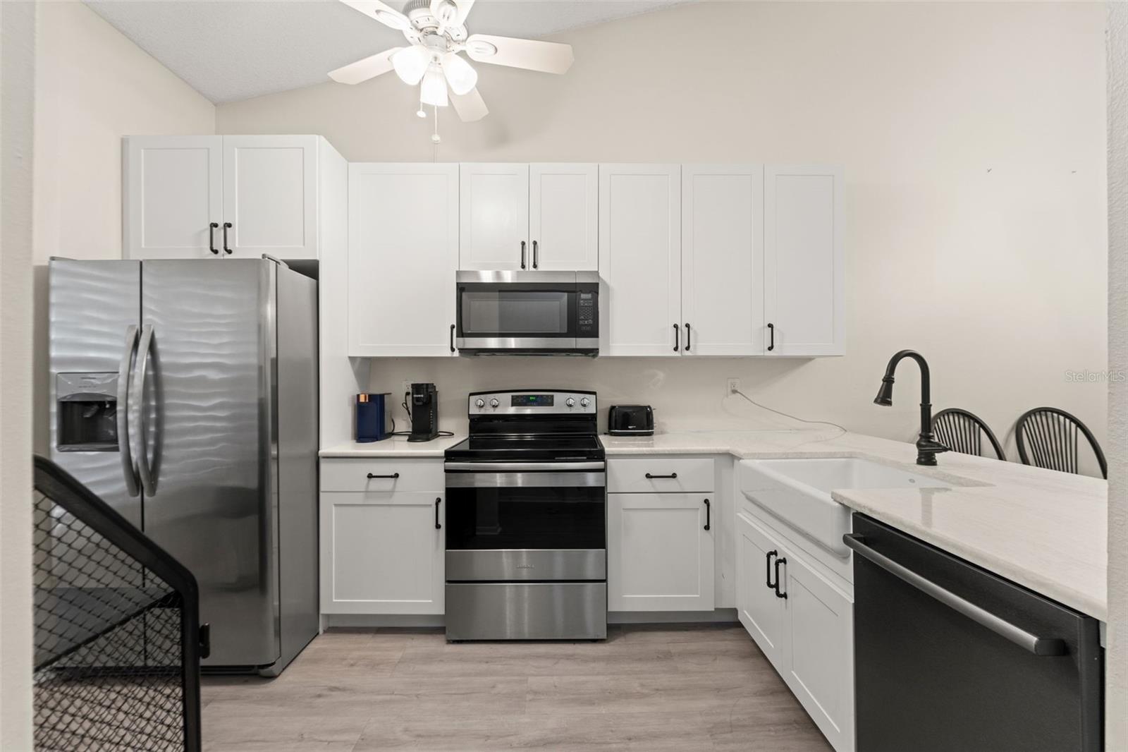 White Shaker Cabinets & Quartz Counters