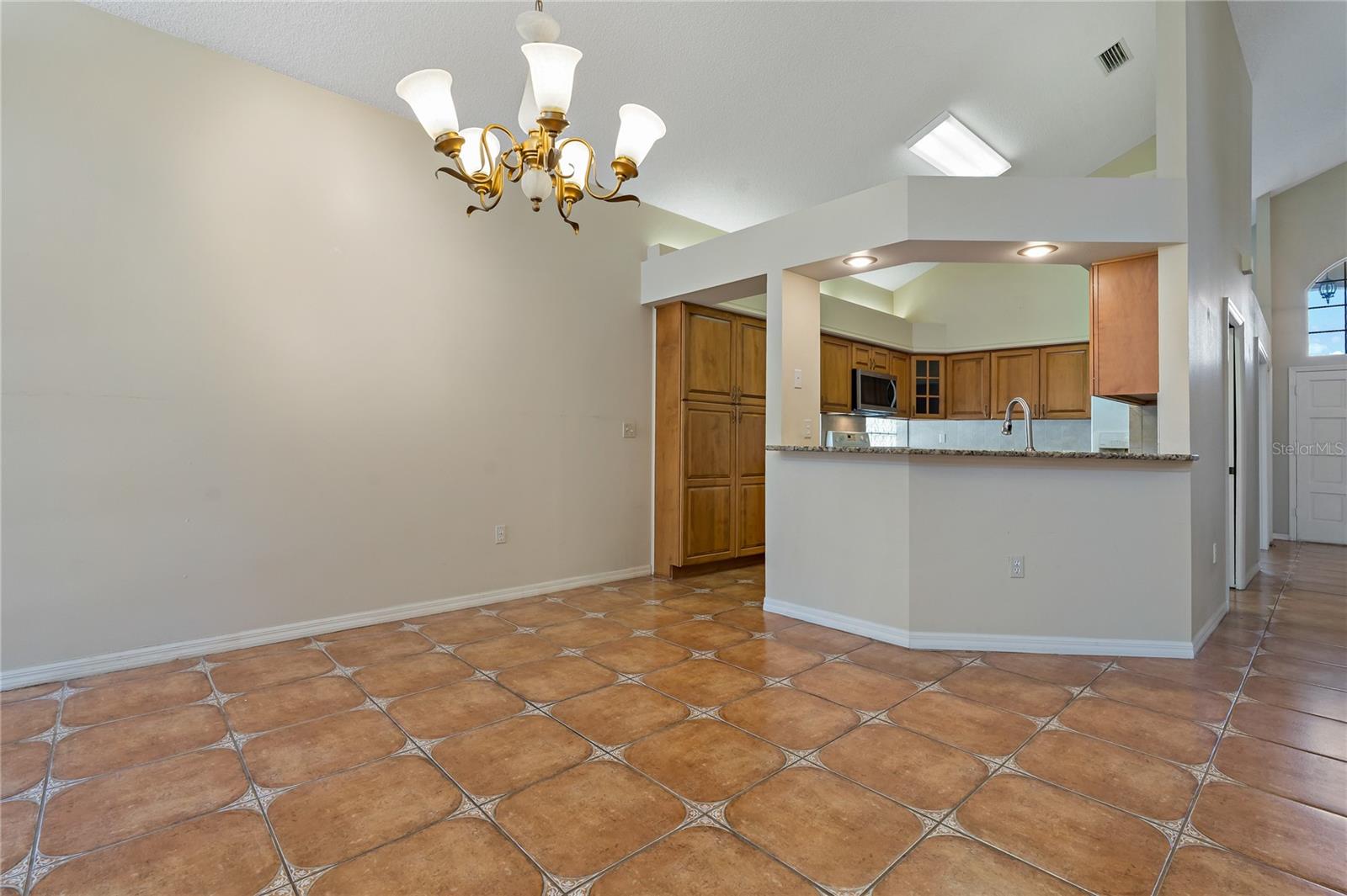 Breakfast Bar / Large Dinette