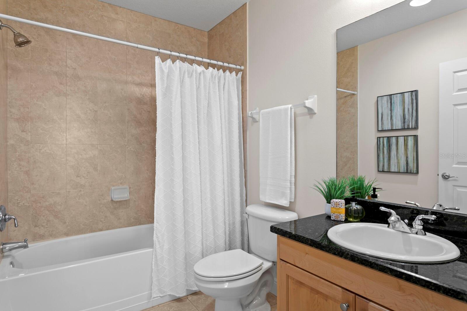 Bedroom #E2 en-suite bath