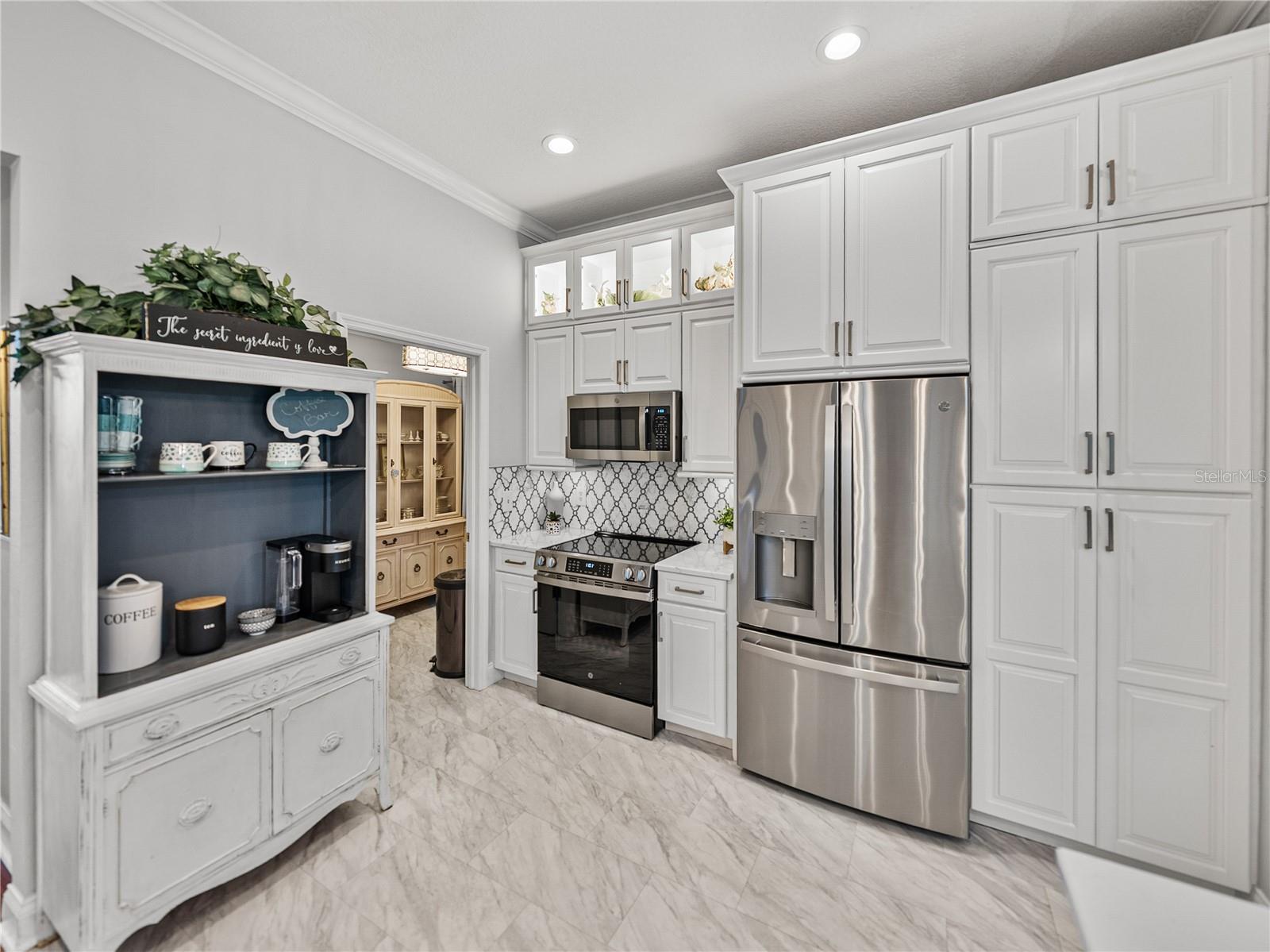 Fully Remodeled Kitchen