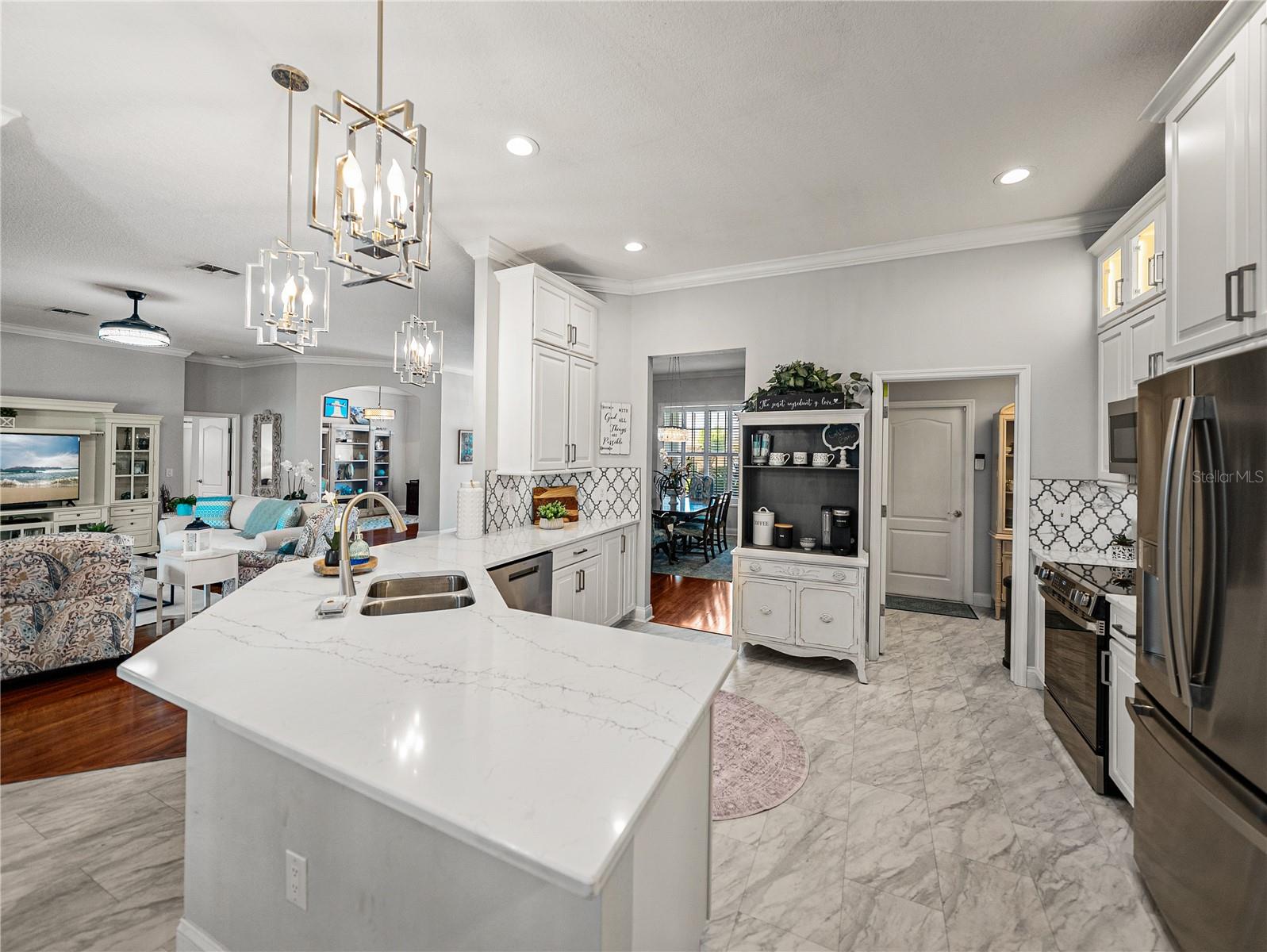 Fully Remodeled Kitchen