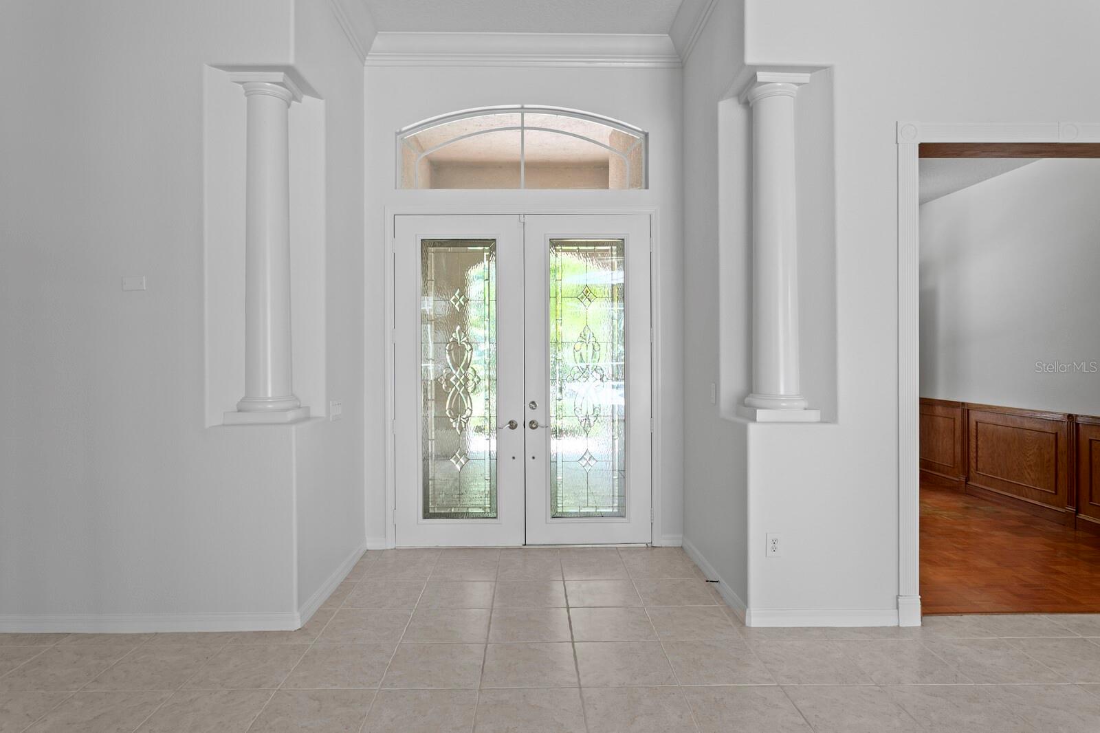 INTERIOR FOYER