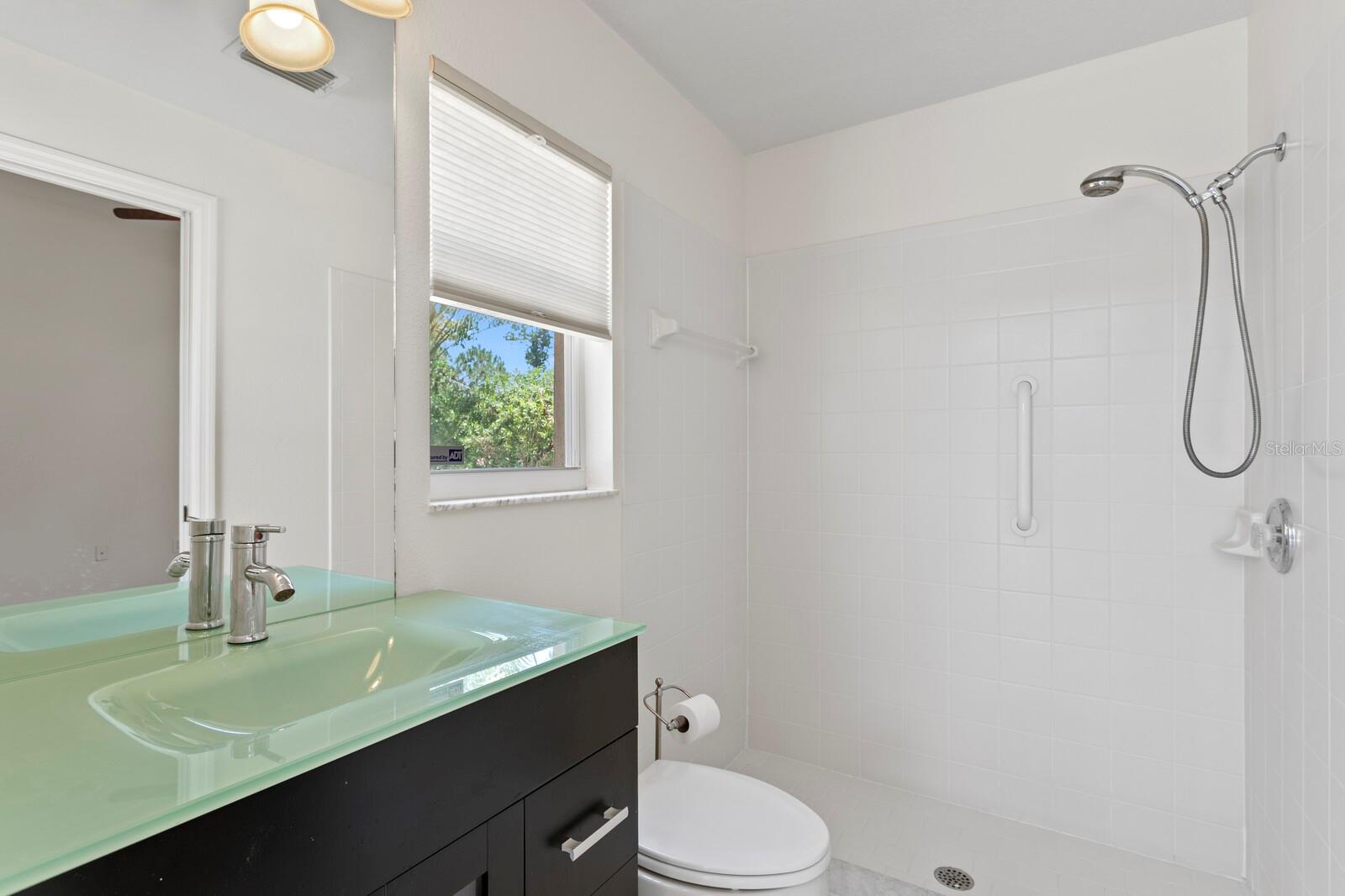 BEDROOM 2 WITH POOL BATH