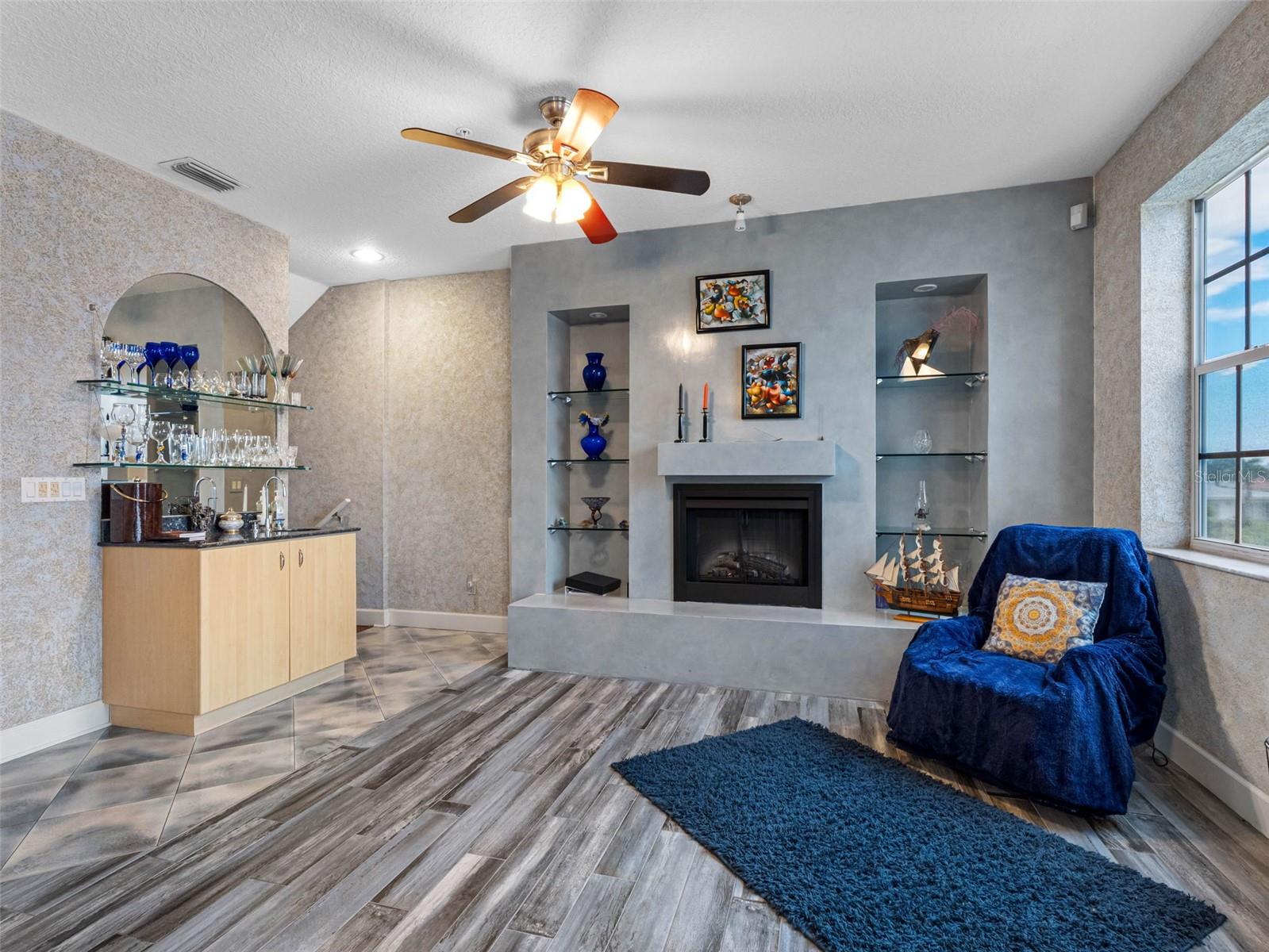 living room w fireplace