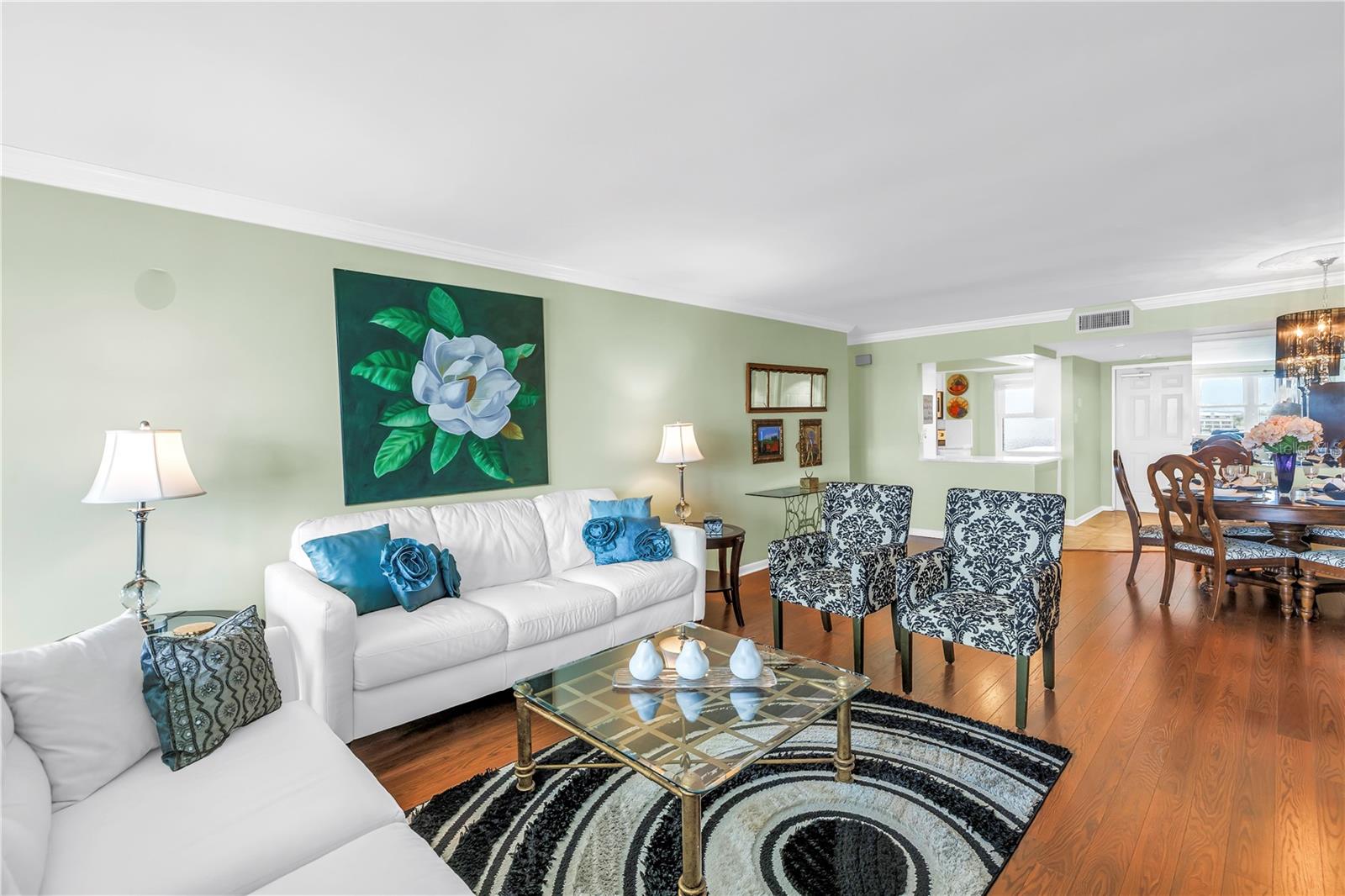 DINING / LIVING ROOM