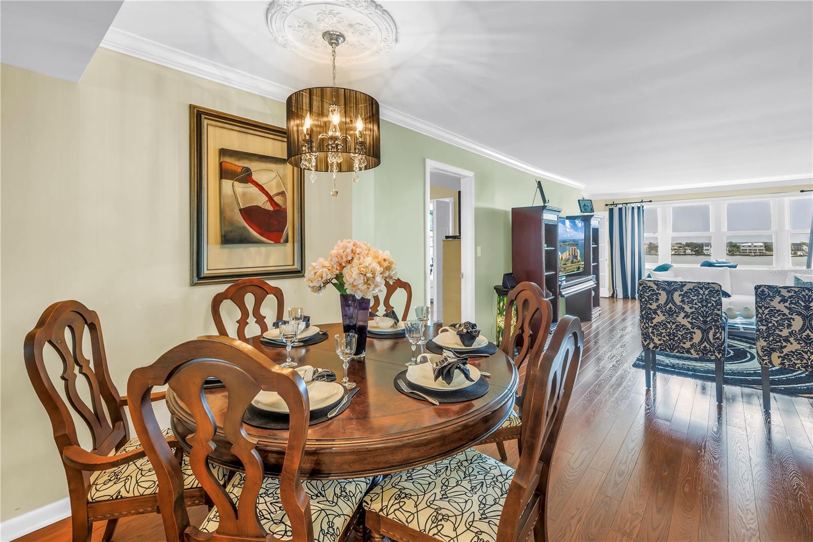 DINING / LIVING ROOM