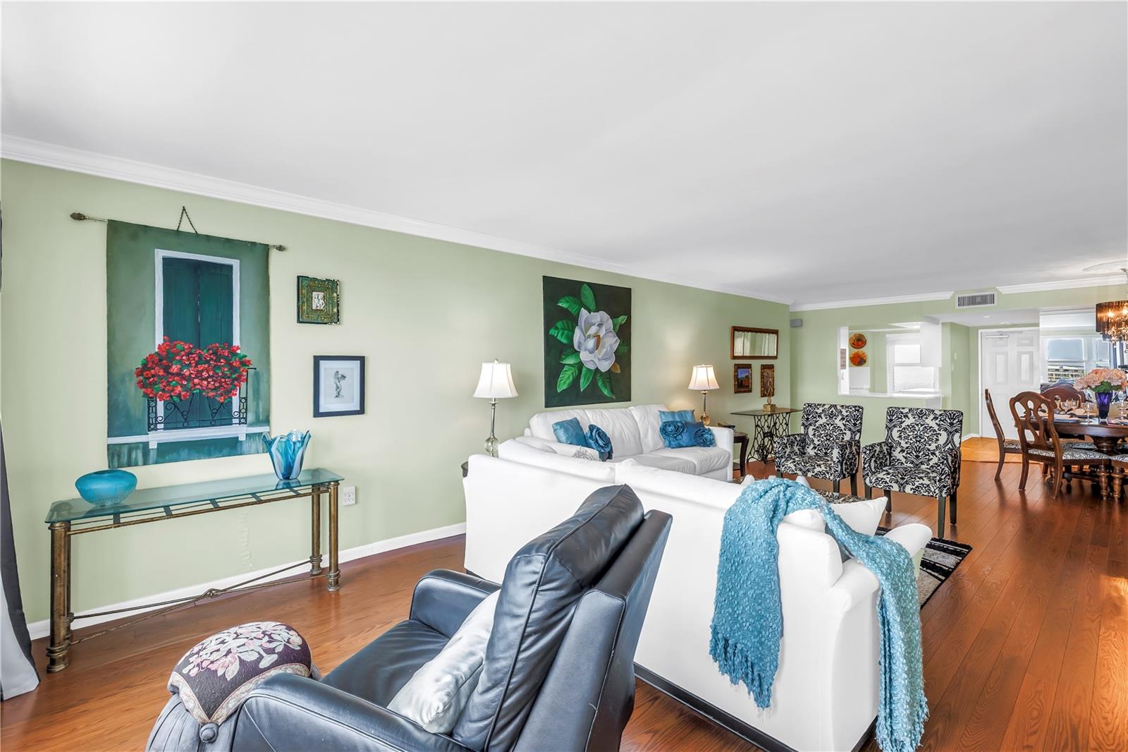 DINING / LIVING ROOM