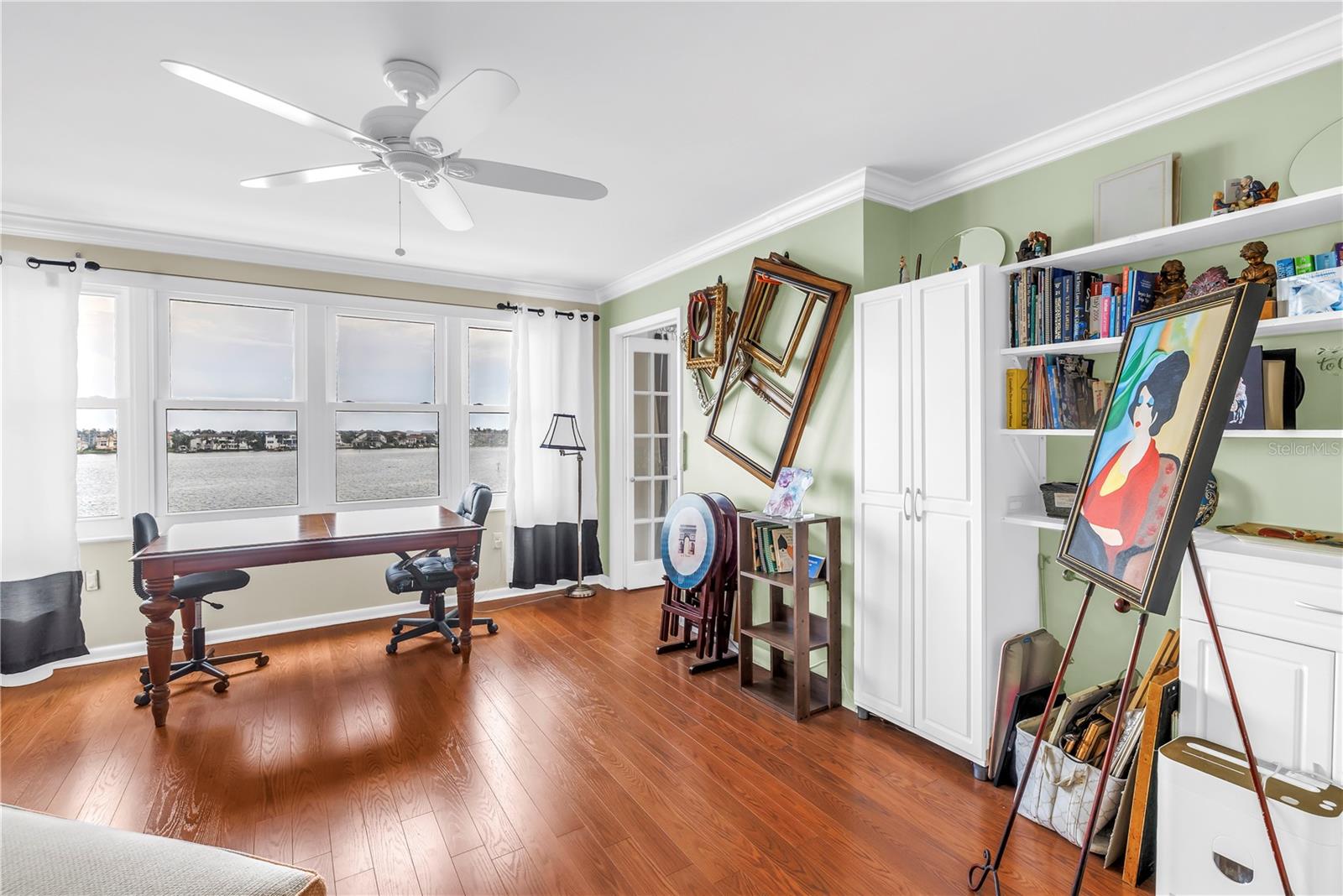 STUDIO/OFFICE/DEN